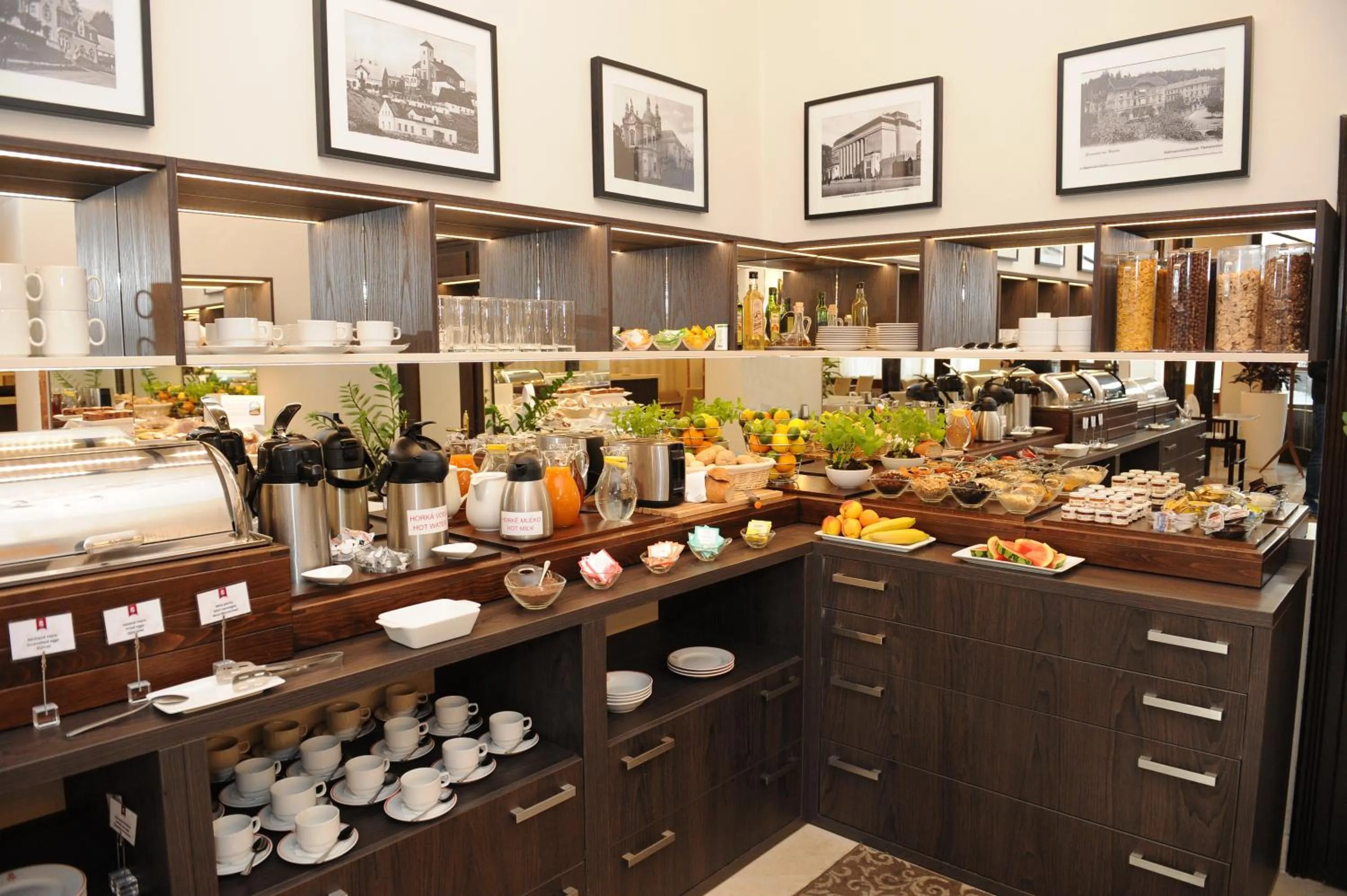 Buffet breakfast in Hotel Prince de Ligne