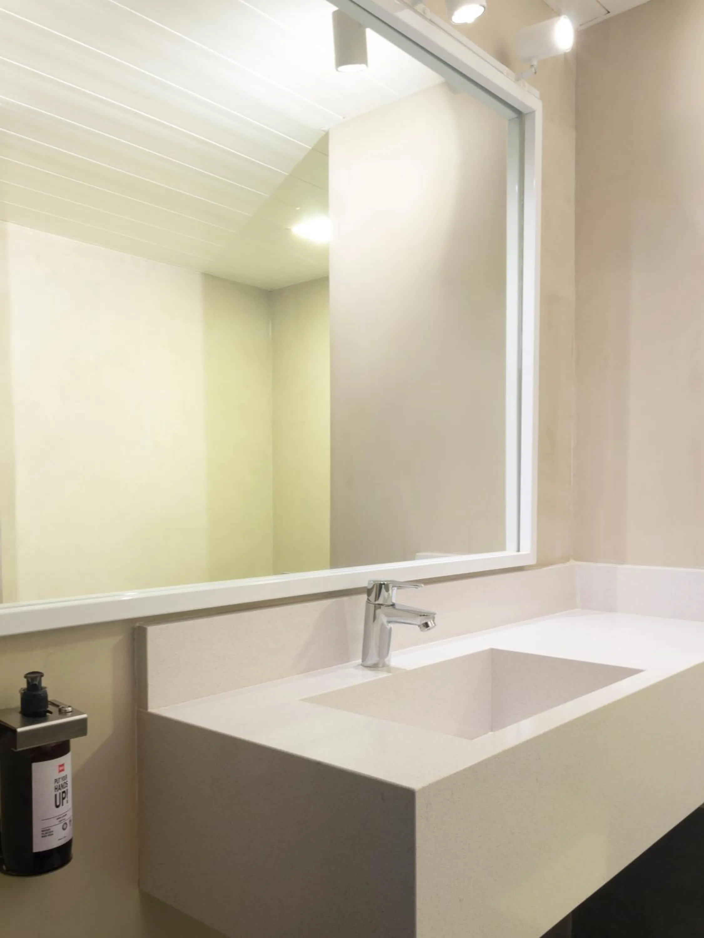 Bathroom in ibis Buenos Aires Congreso