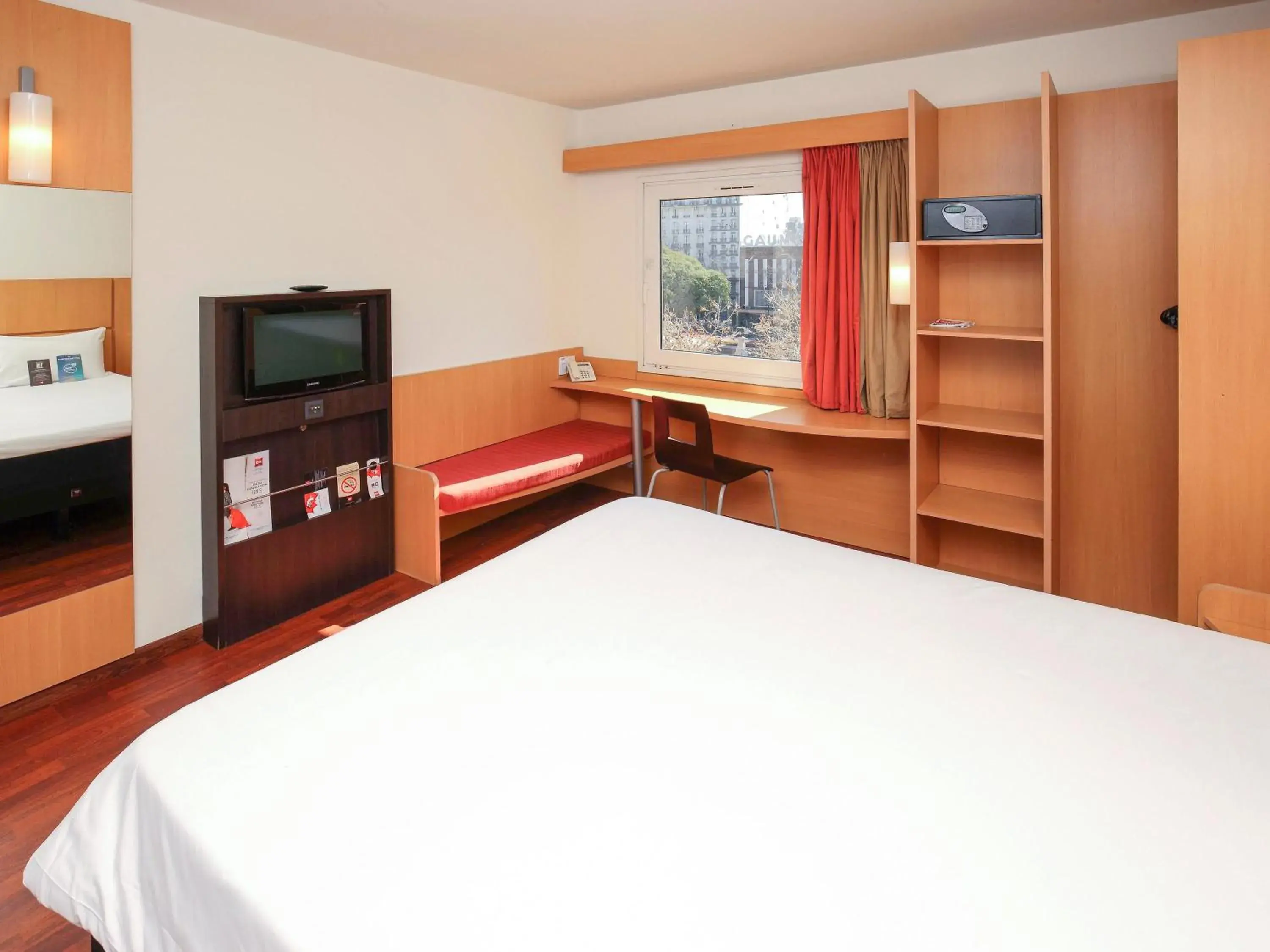 Standard Double Room with View of Congress Square in ibis Buenos Aires Congreso Standard Double Room with View of Congress Square in ibis Buenos Aires Congreso