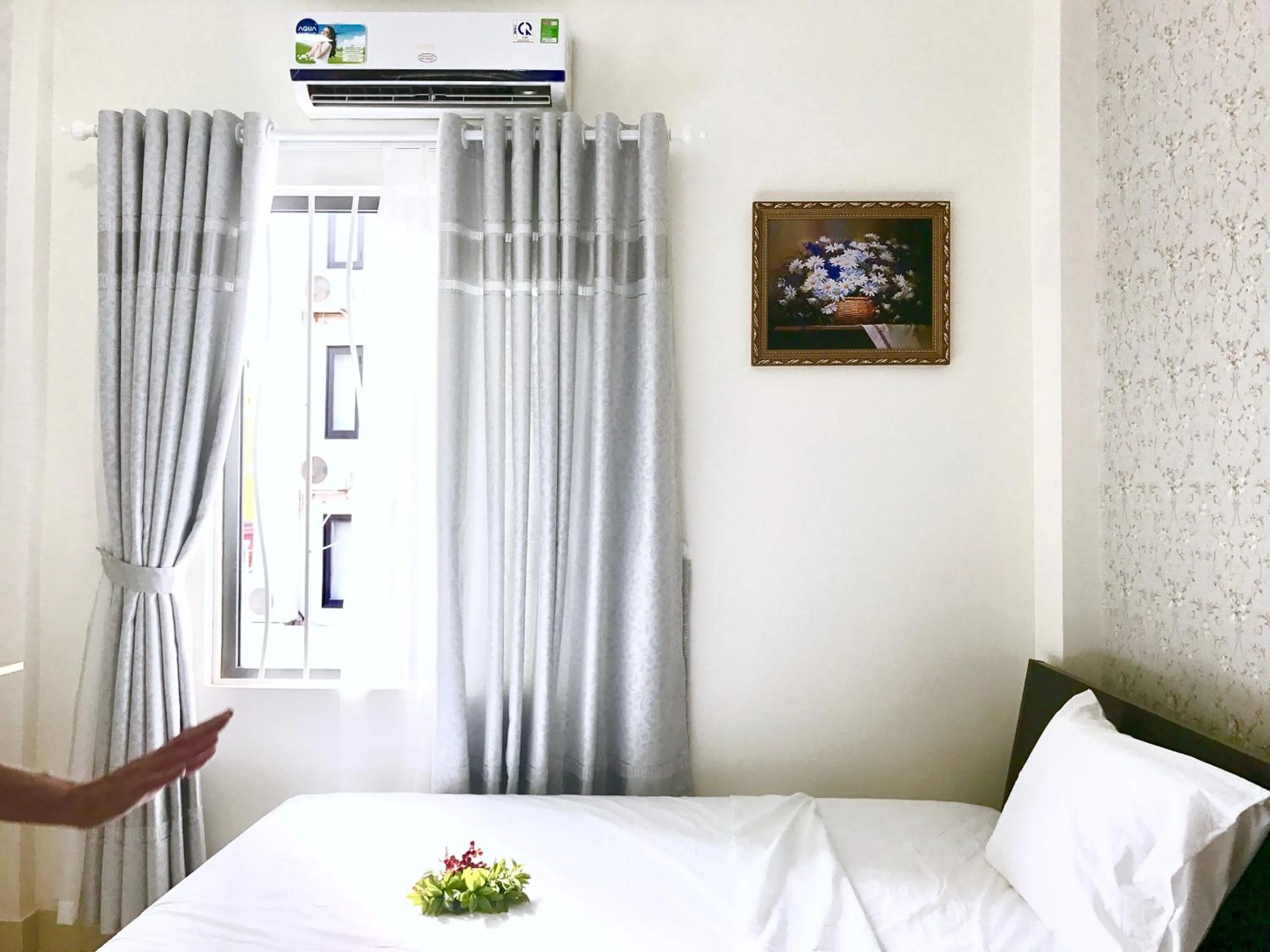 Staff, Bed in Tin Tin Hue Hostel