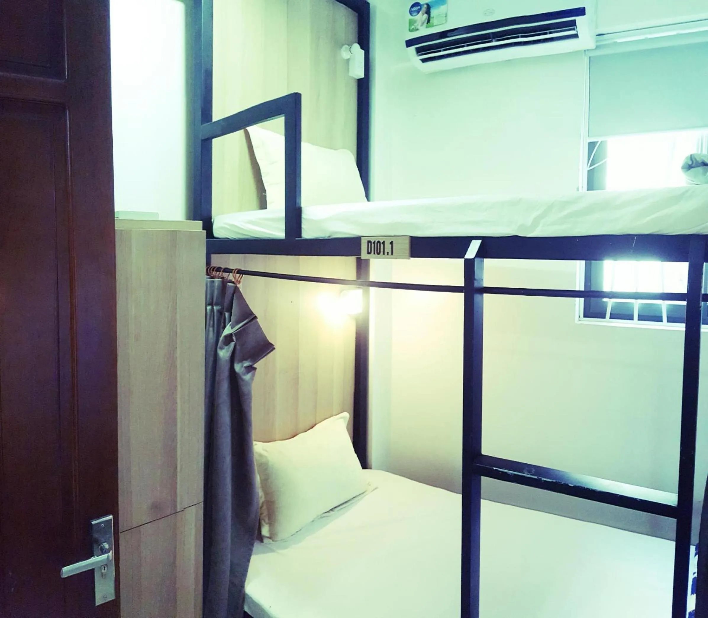 Photo of the whole room, Bed in Tin Tin Hue Hostel