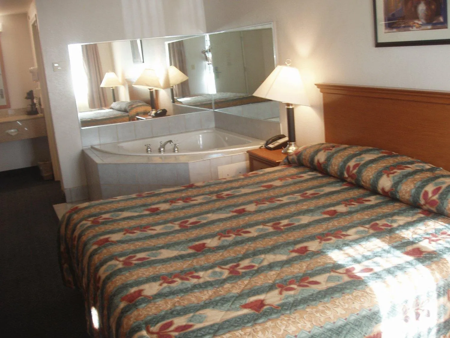 Photo of the whole room, Bed in Kozy Inn Columbus