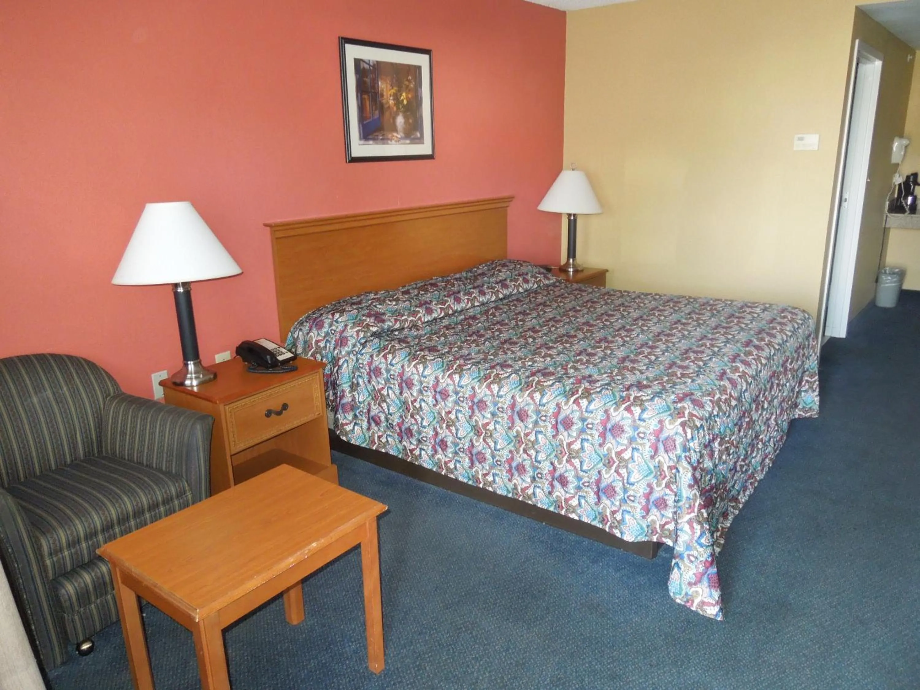 Photo of the whole room, Bed in Kozy Inn Columbus
