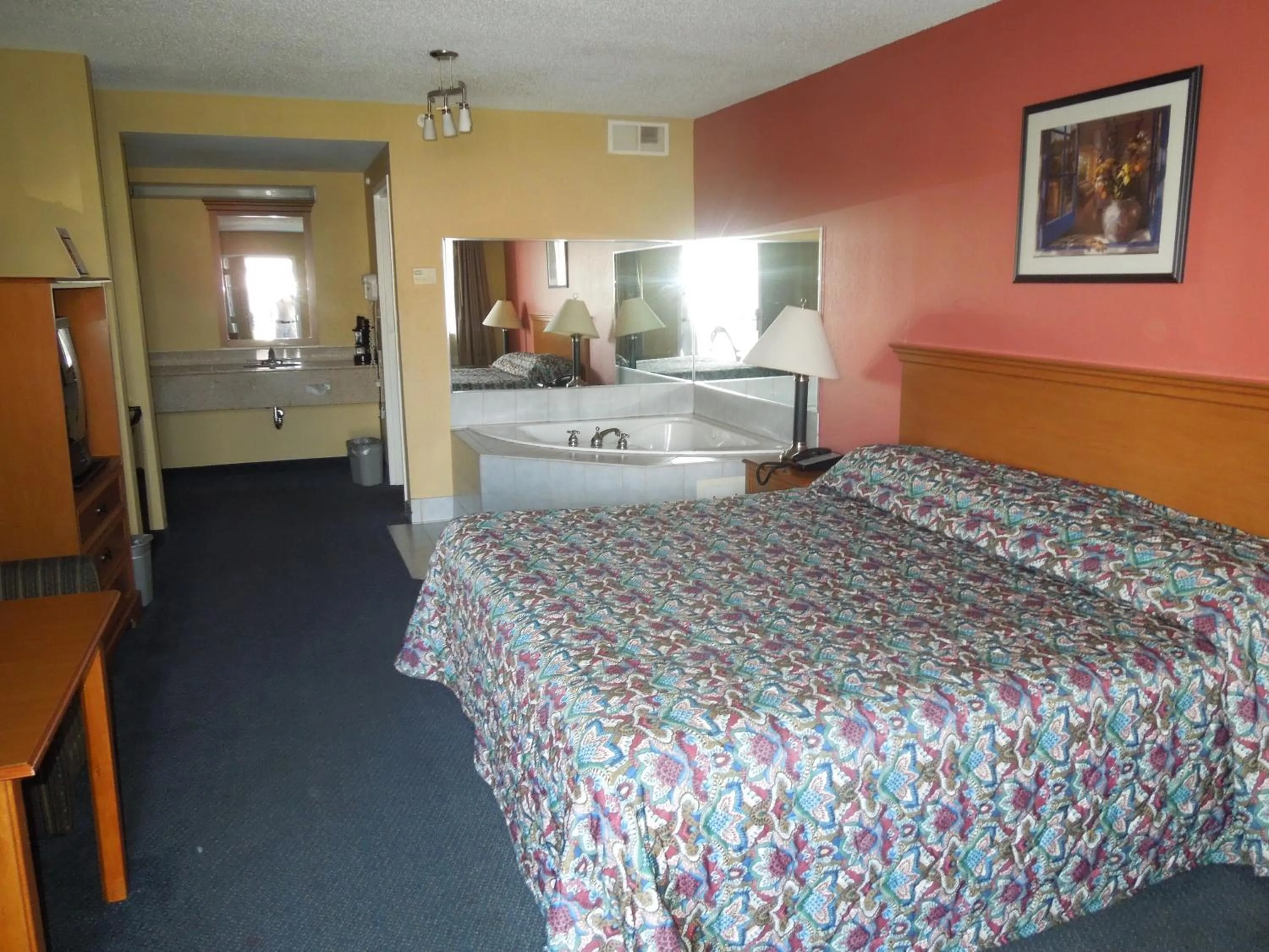 Photo of the whole room, Bed in Kozy Inn Columbus