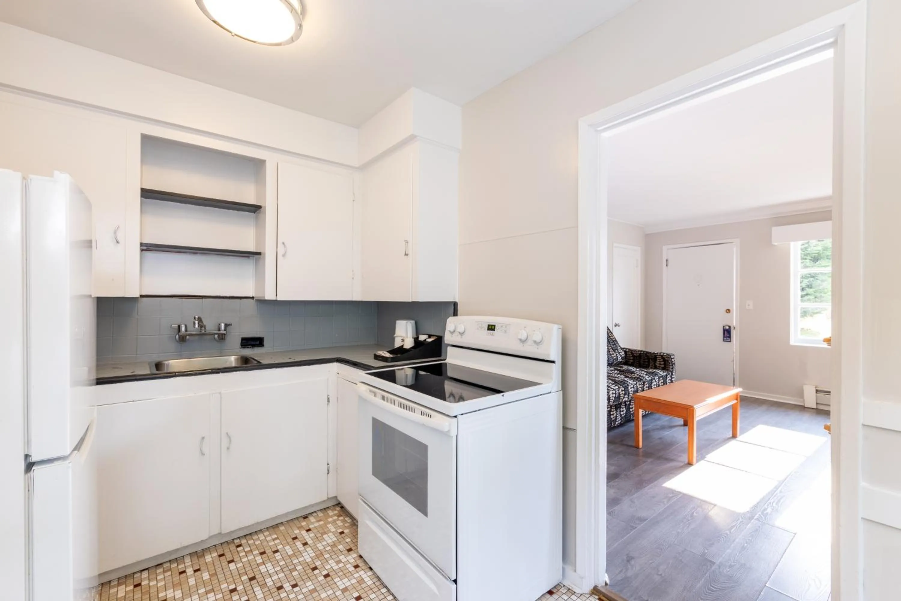 kitchen in 2400 Motel