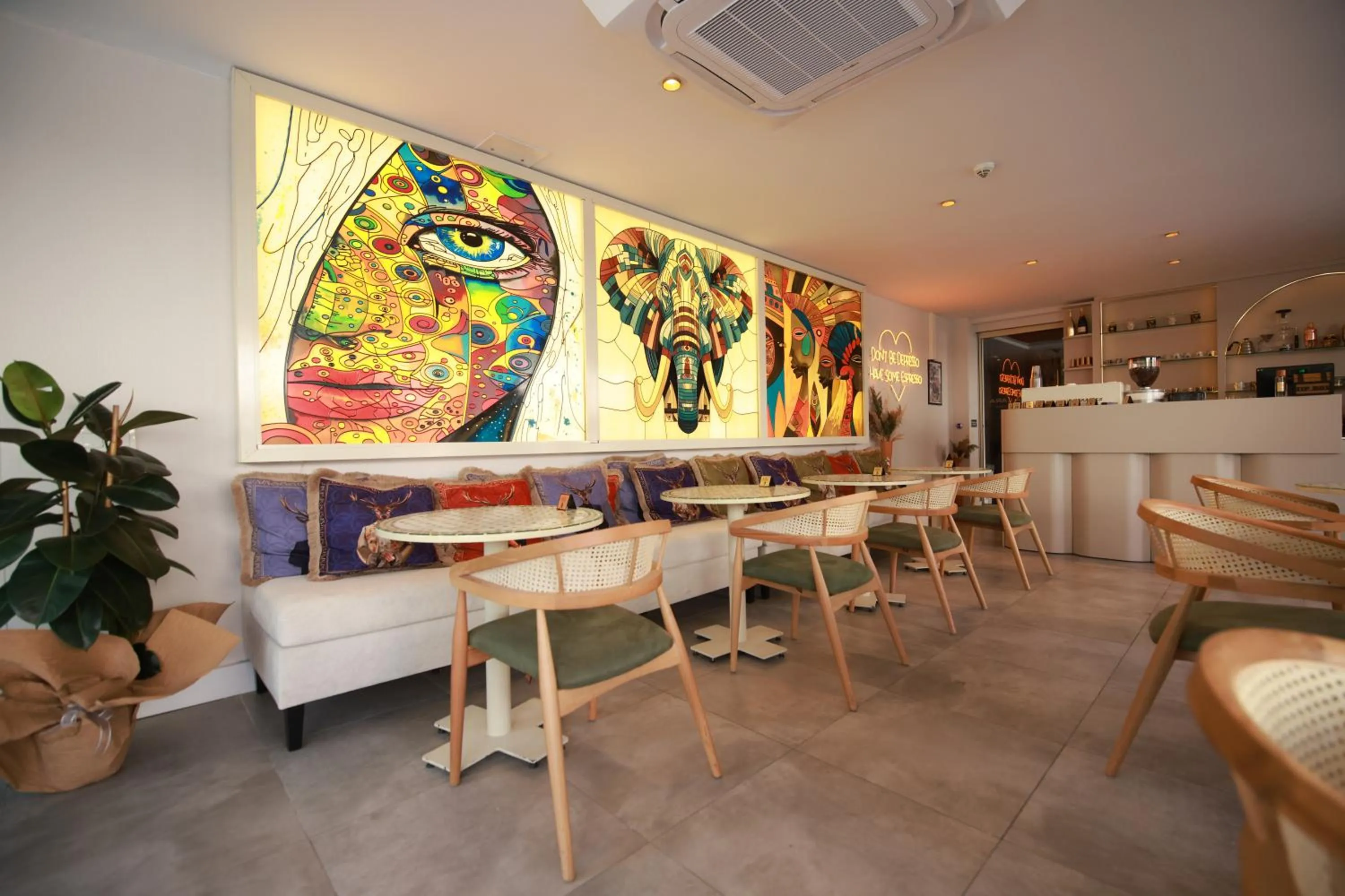 Restaurant/places to eat in Loft 1502