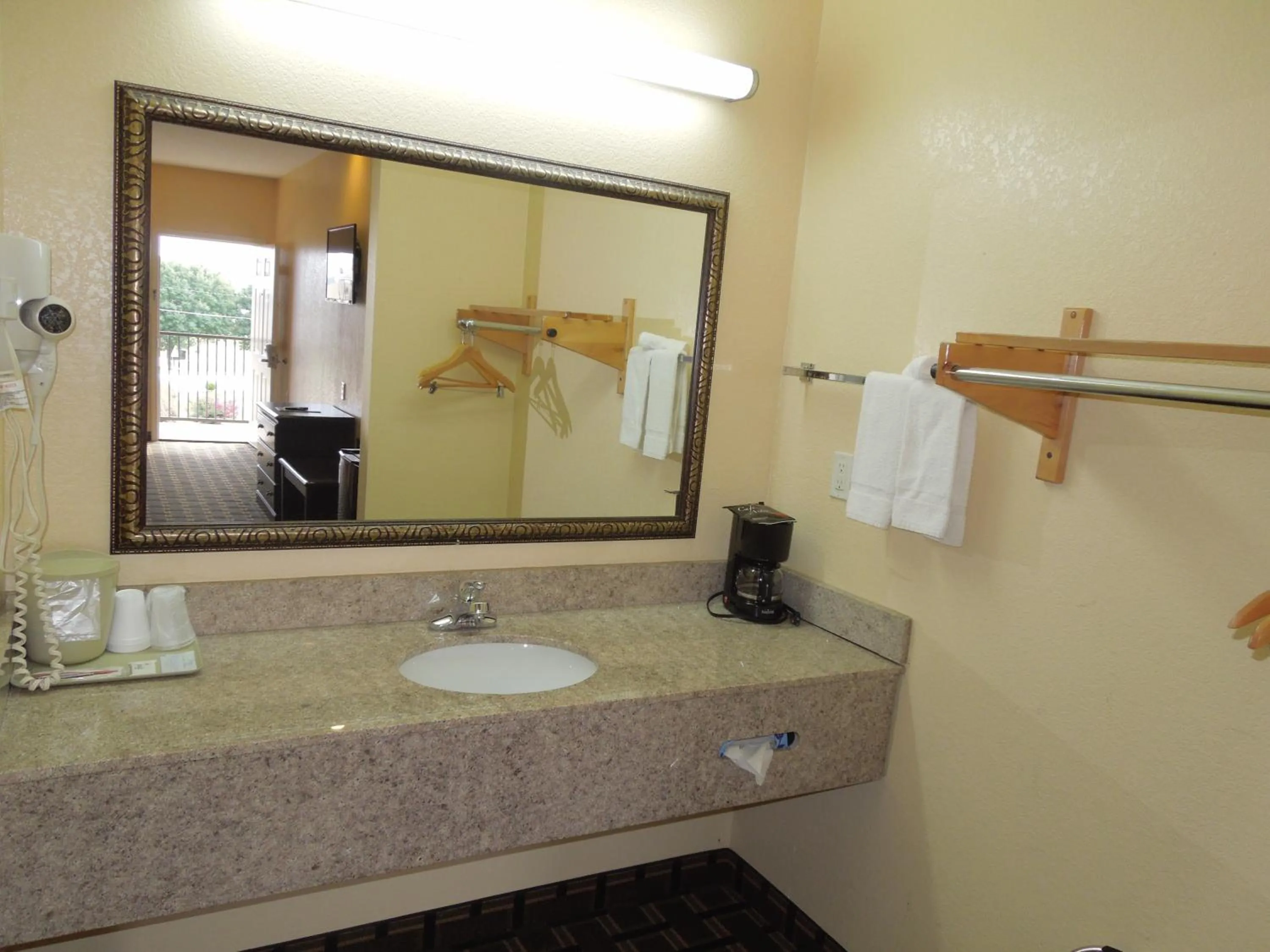 Bathroom in Homegate Inn & Suites West Memphis