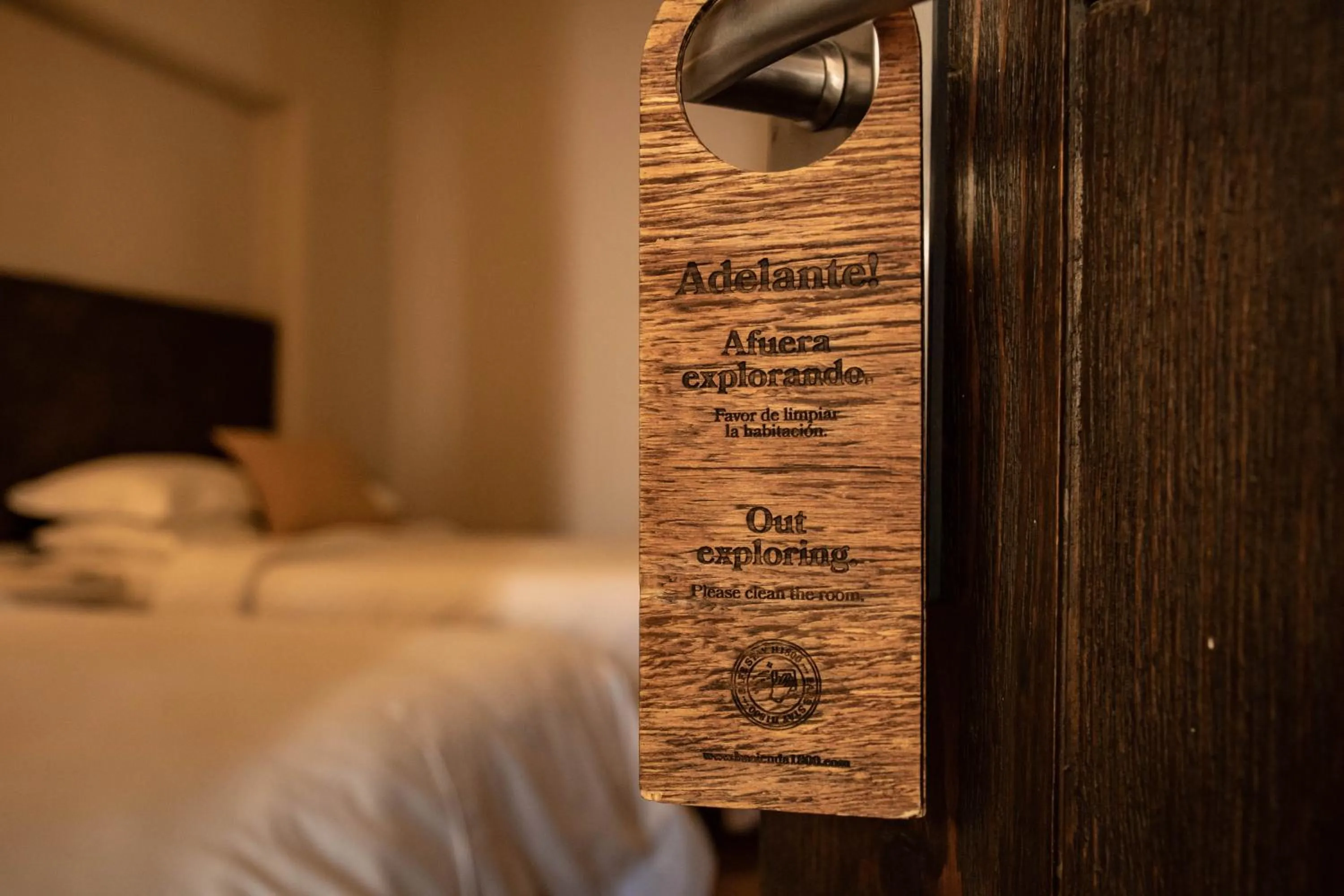 room service, Bed in Hacienda 1800