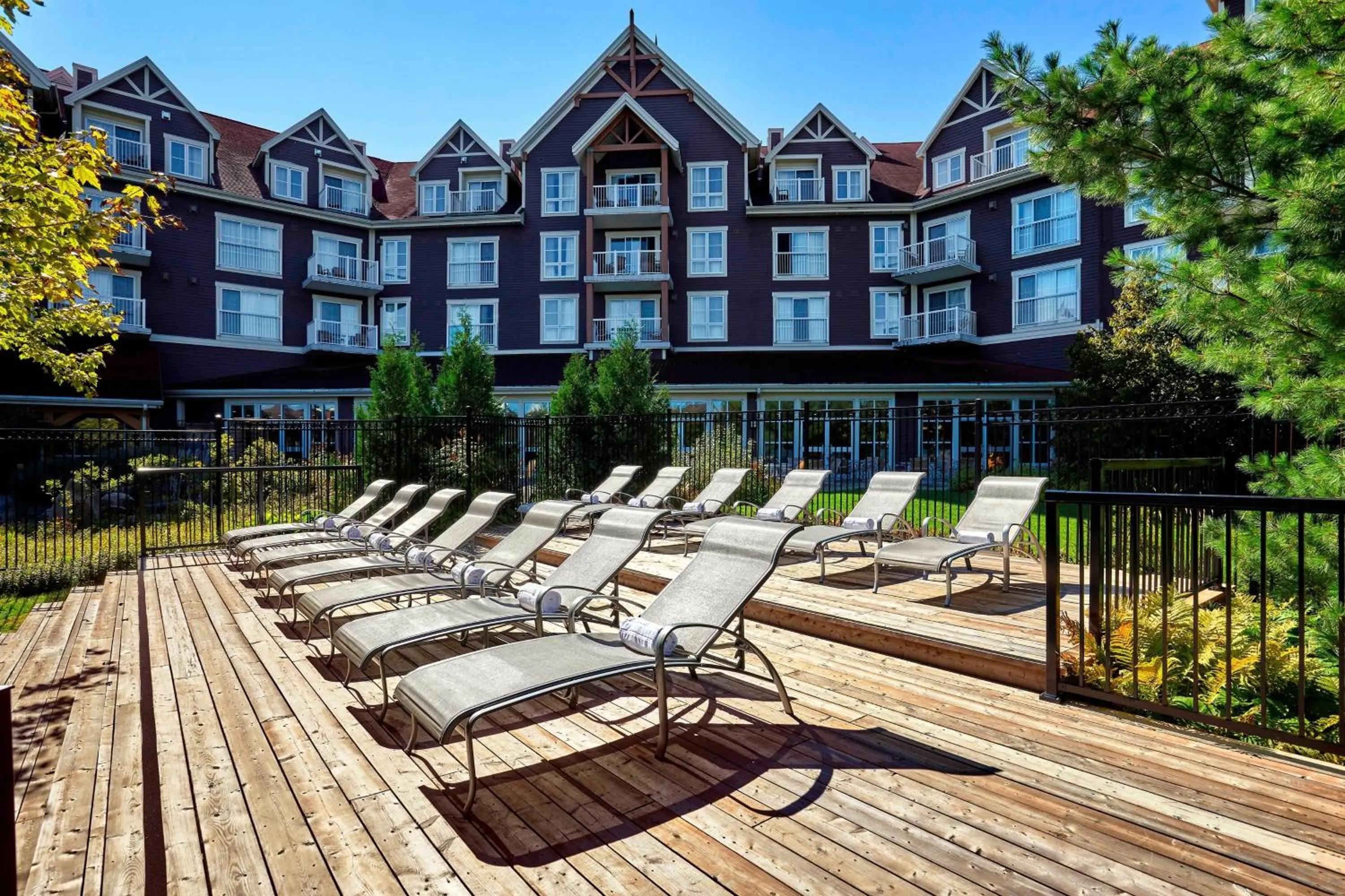 Swimming pool in The Westin Trillium House, Blue Mountain