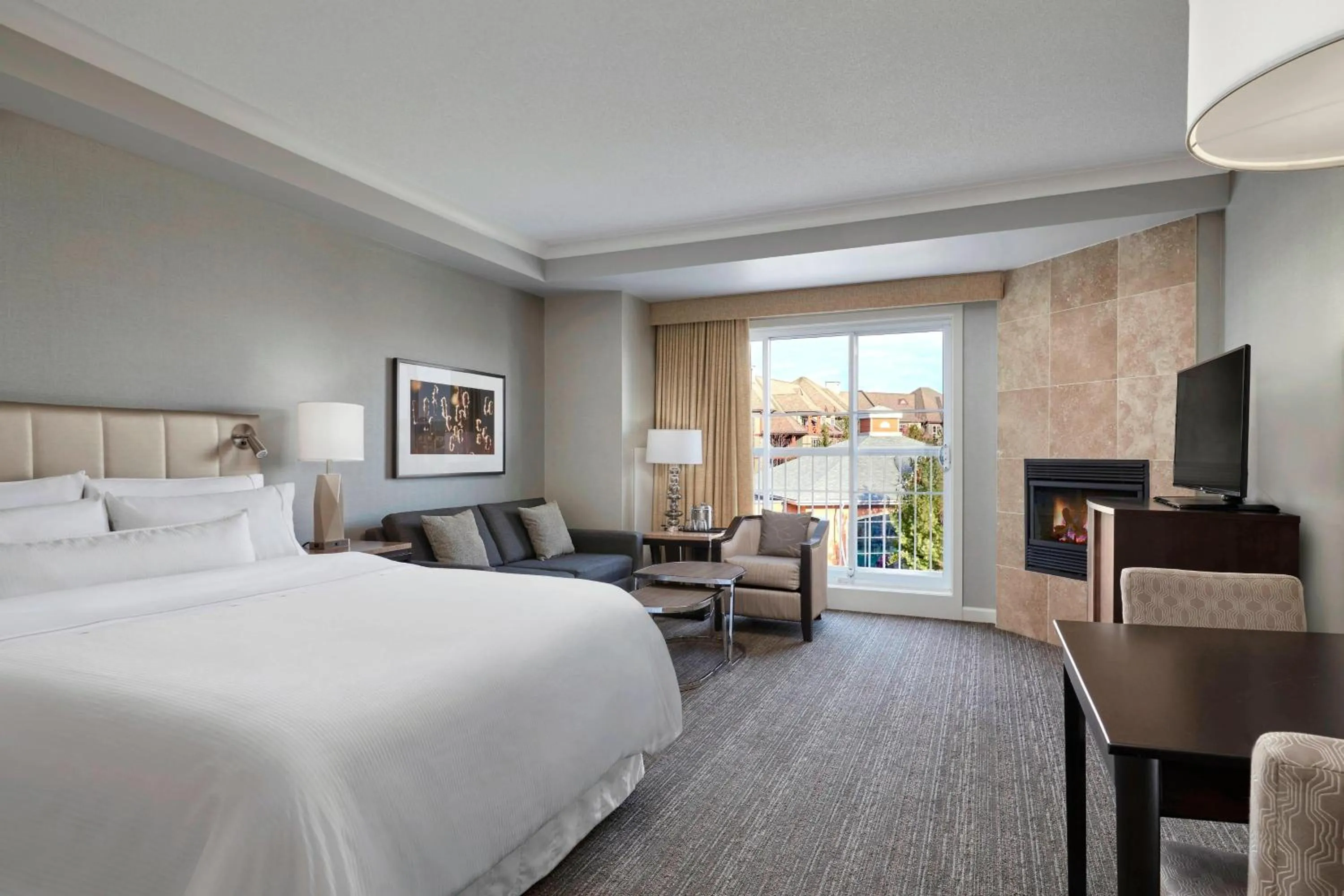 Photo of the whole room, Bed in The Westin Trillium House, Blue Mountain
