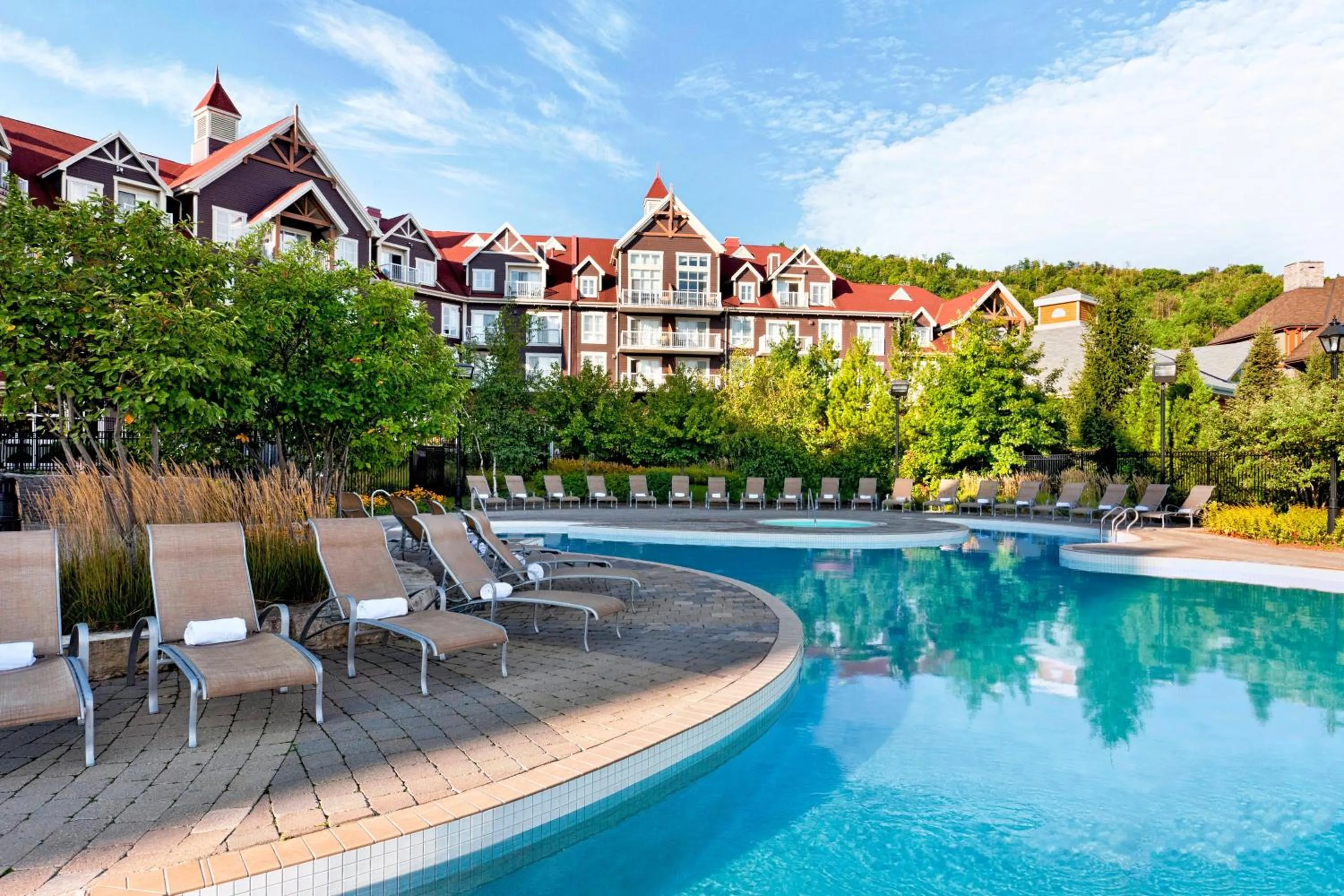 Swimming pool in The Westin Trillium House, Blue Mountain