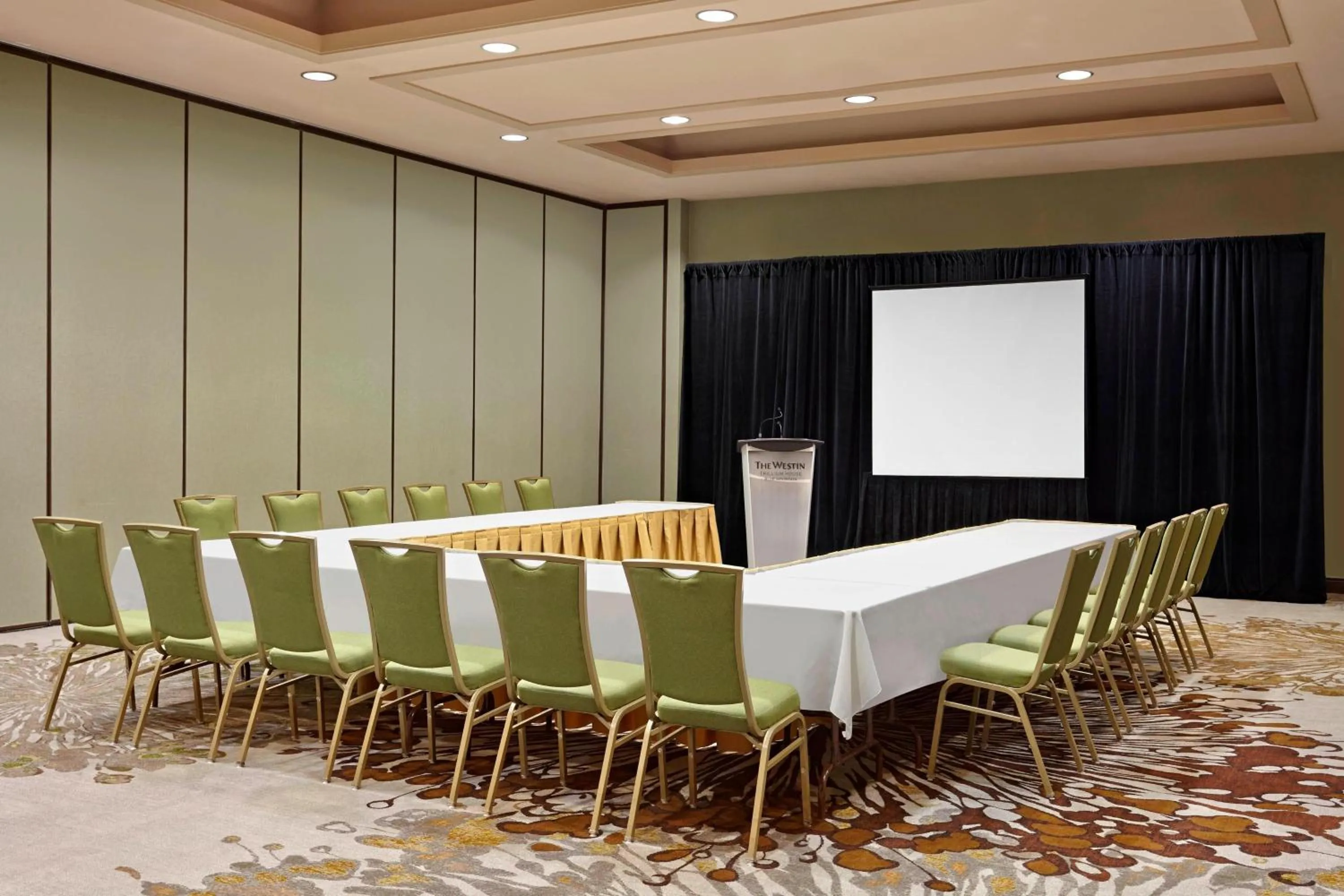 Meeting/conference room in The Westin Trillium House, Blue Mountain