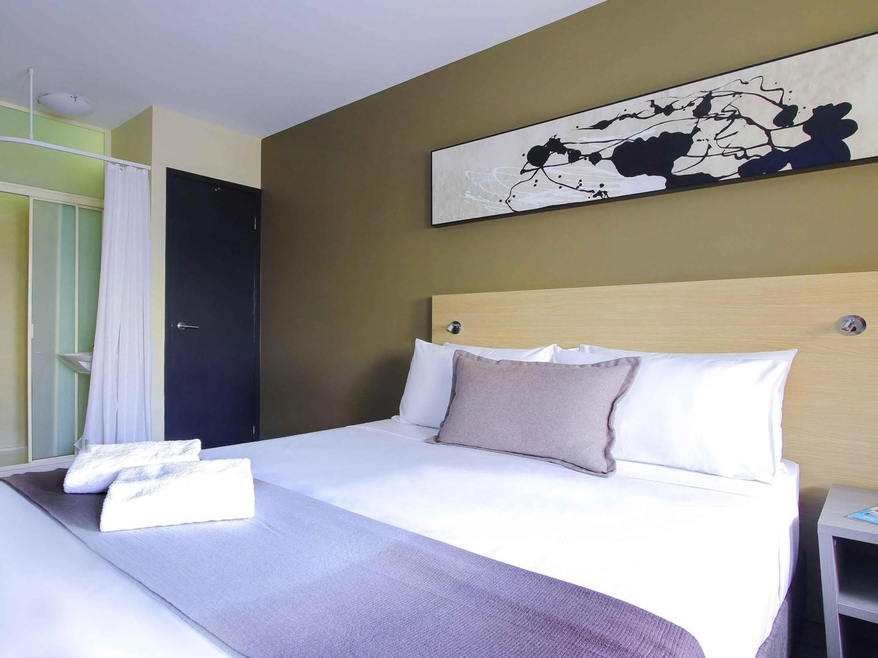 Bedroom, Bed in ibis Budget - Melbourne CBD
