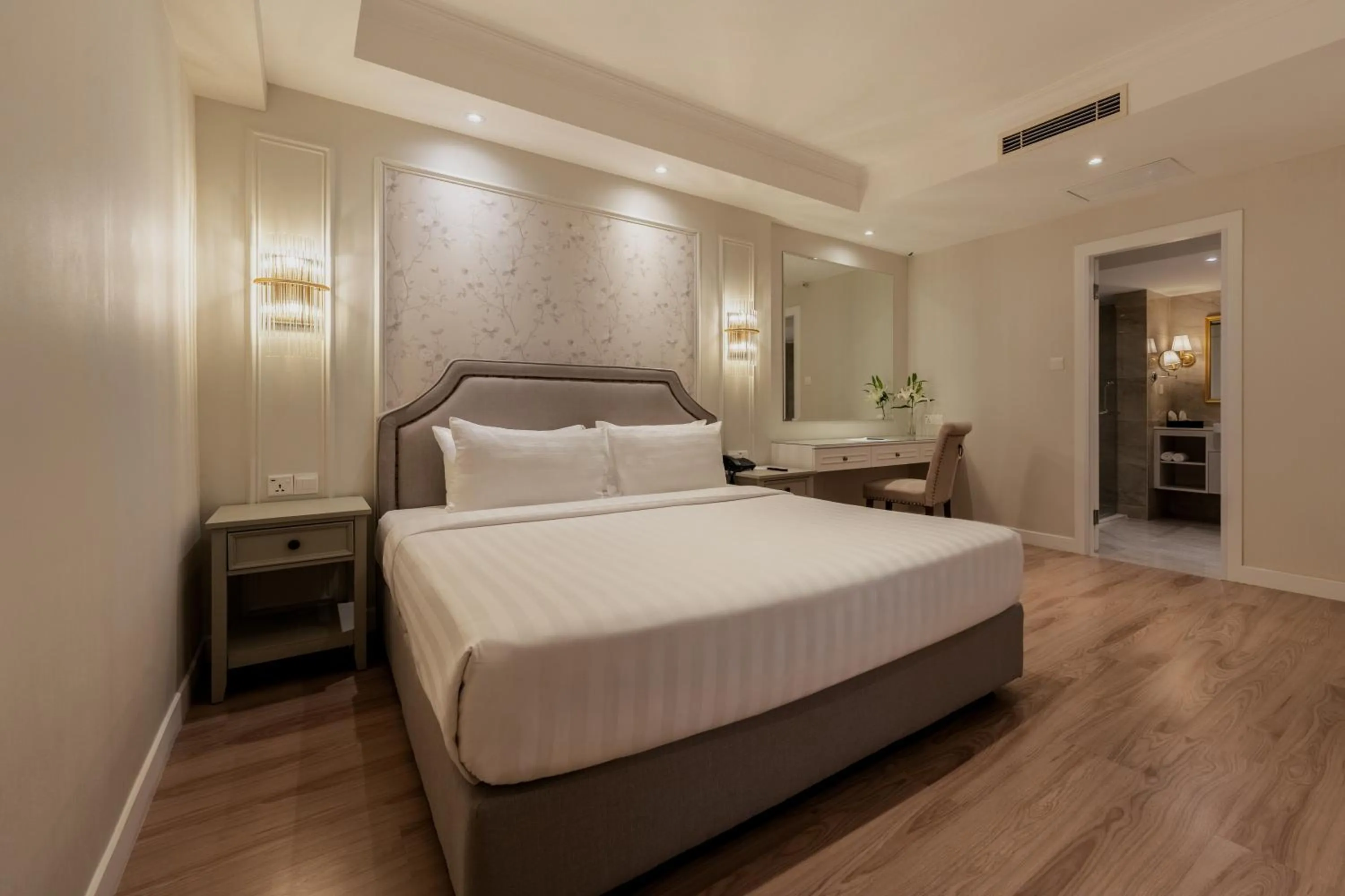 Bed in The Palace Hotel Kota Kinabalu