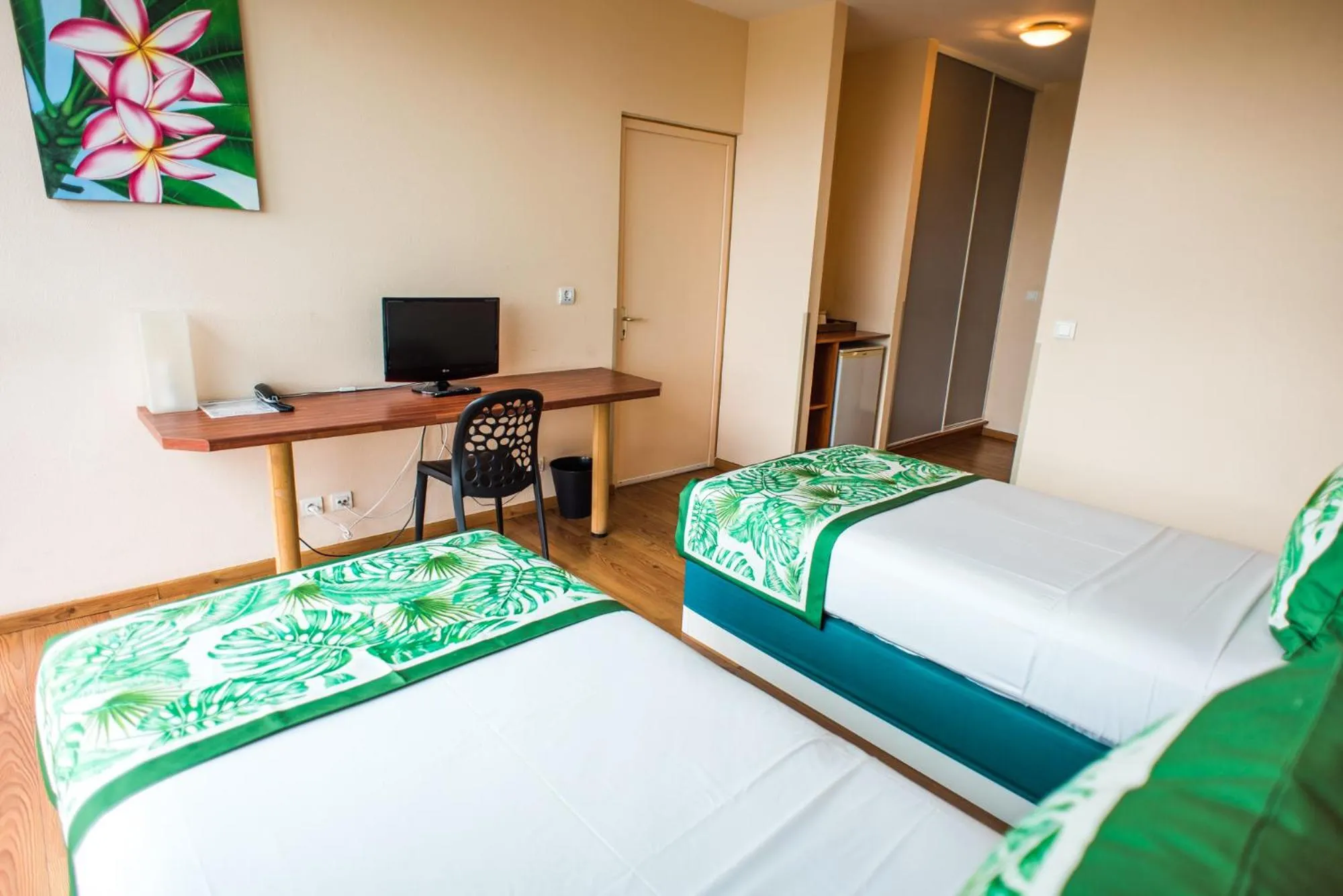 Bed in Tahiti Airport Motel