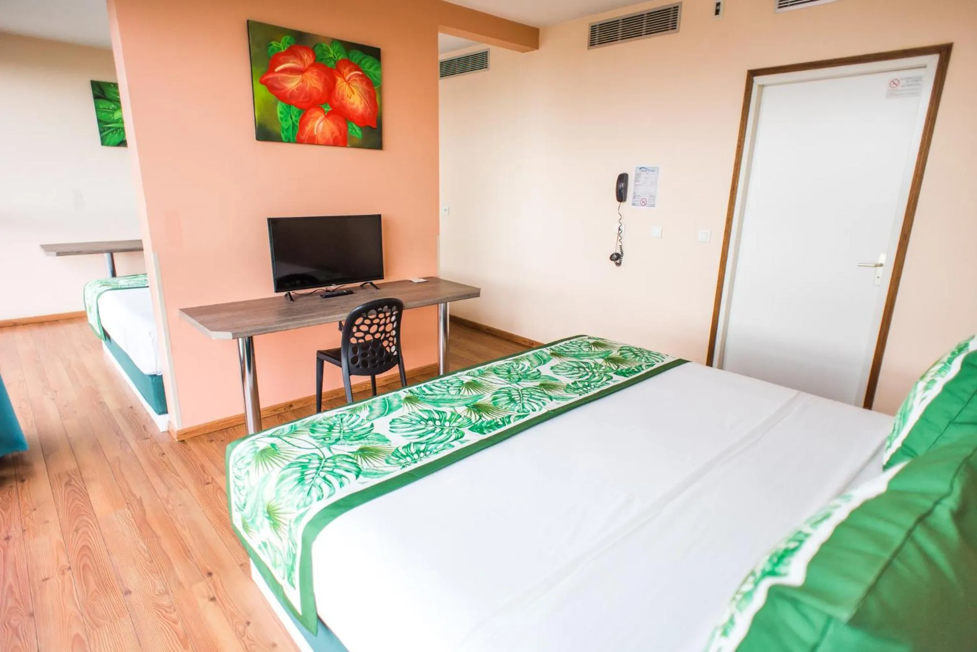 Bed in Tahiti Airport Motel