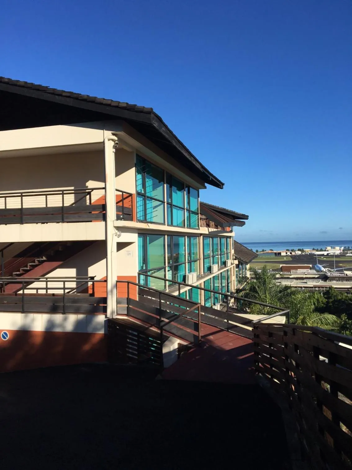 Facade/entrance in Tahiti Airport Motel
