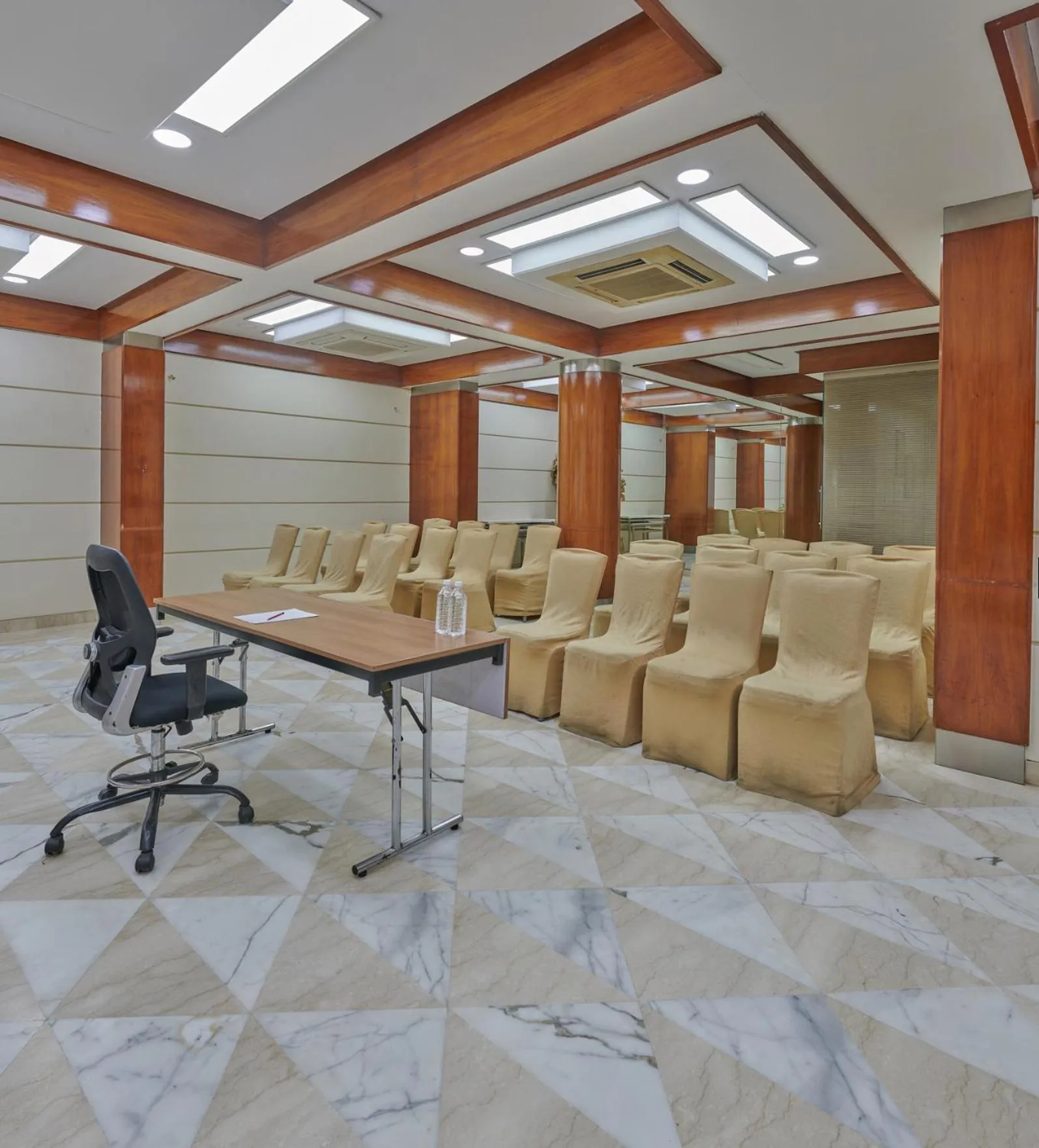 Banquet/Function facilities in Hotel Residency Andheri