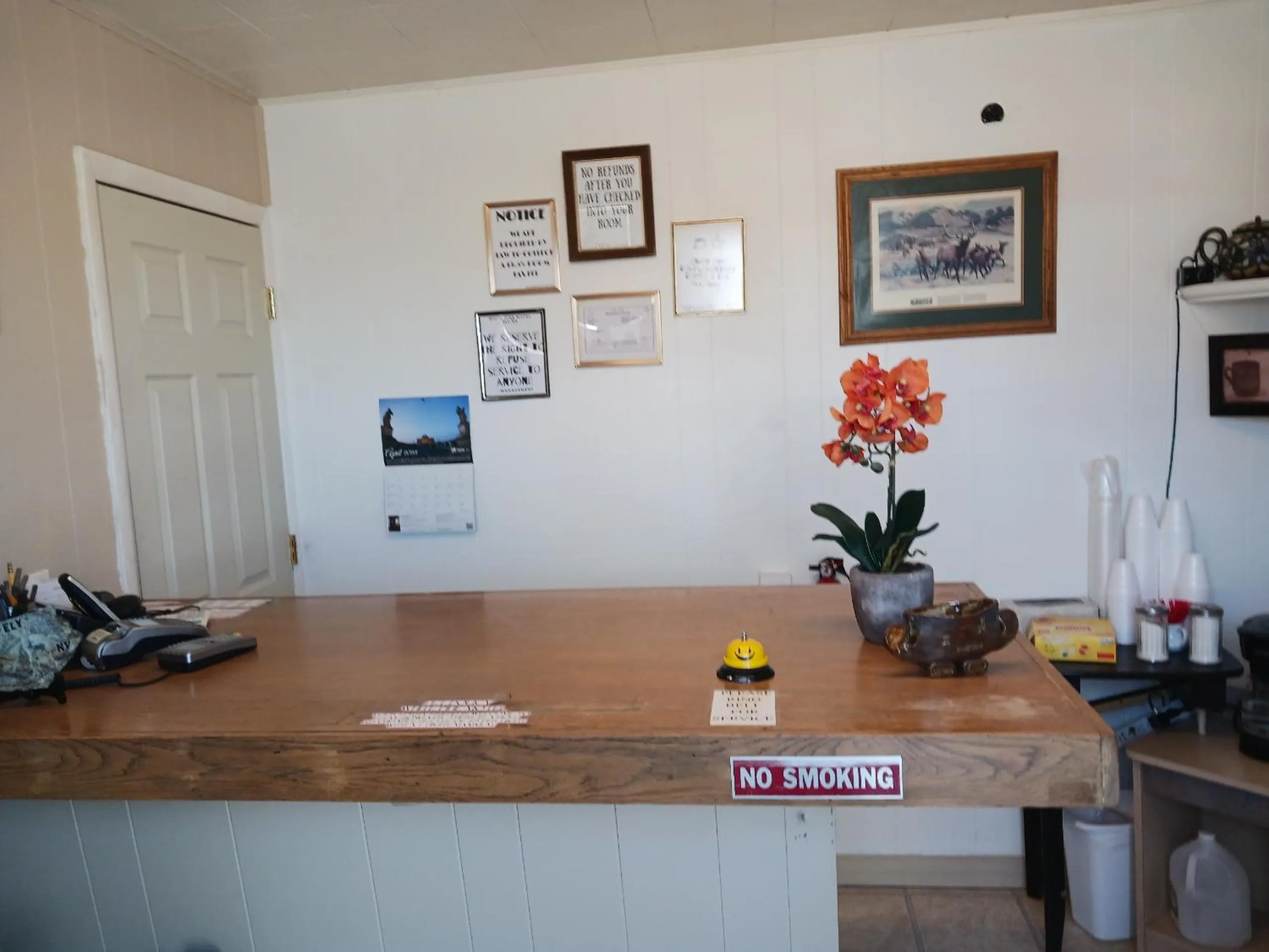 Lobby or reception in White Pine Motel