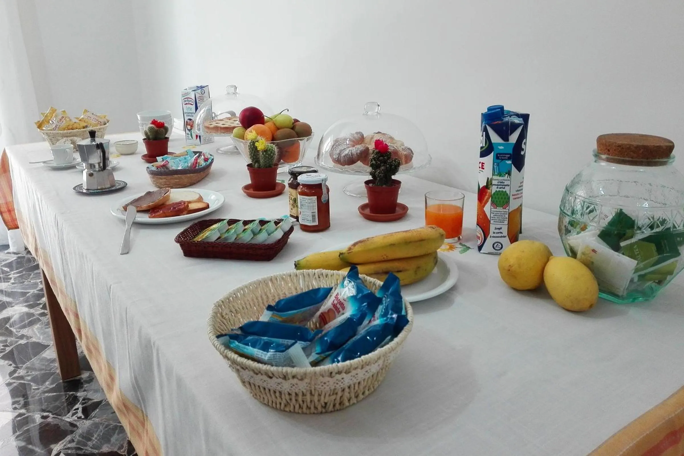 Communal lounge/ TV room in B&B La Primula