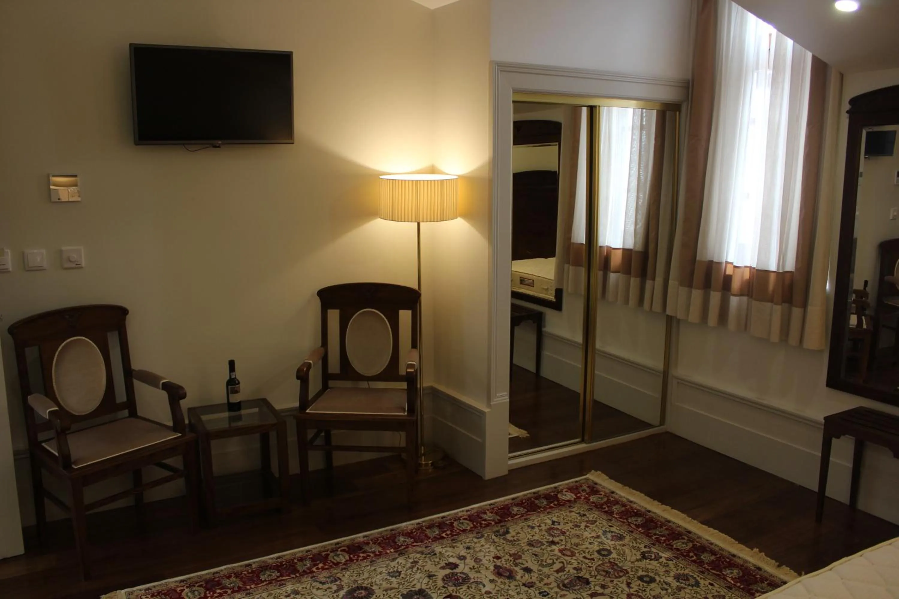 Seating area in Hotel Ibn-Arrik