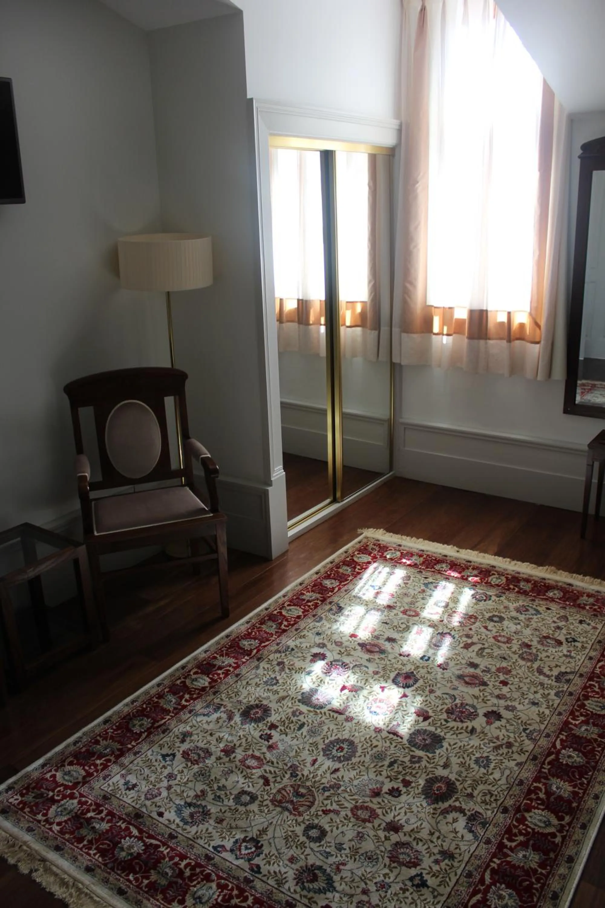 Seating area, Bed in Hotel Ibn-Arrik