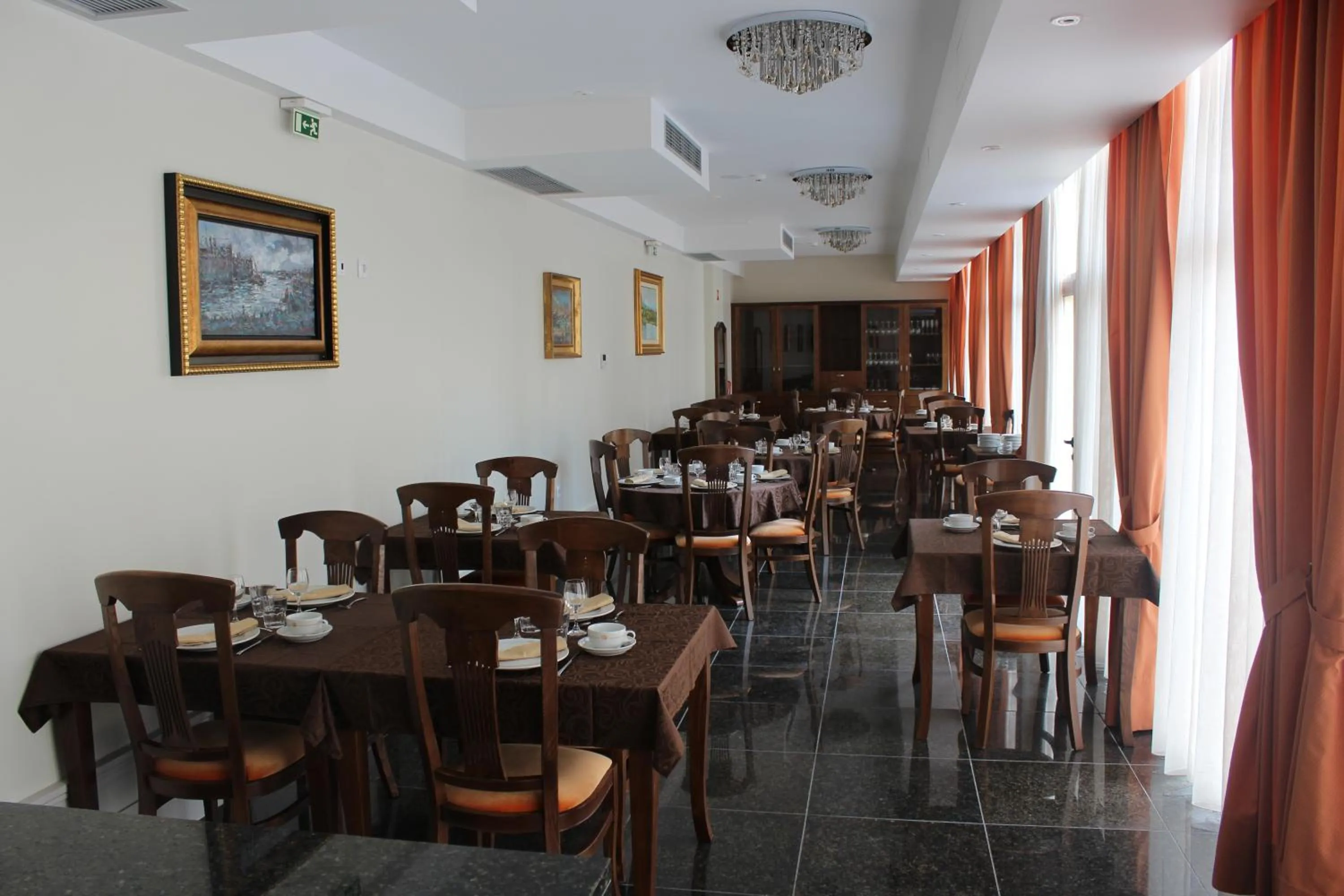 Restaurant/places to eat in Hotel Ibn-Arrik