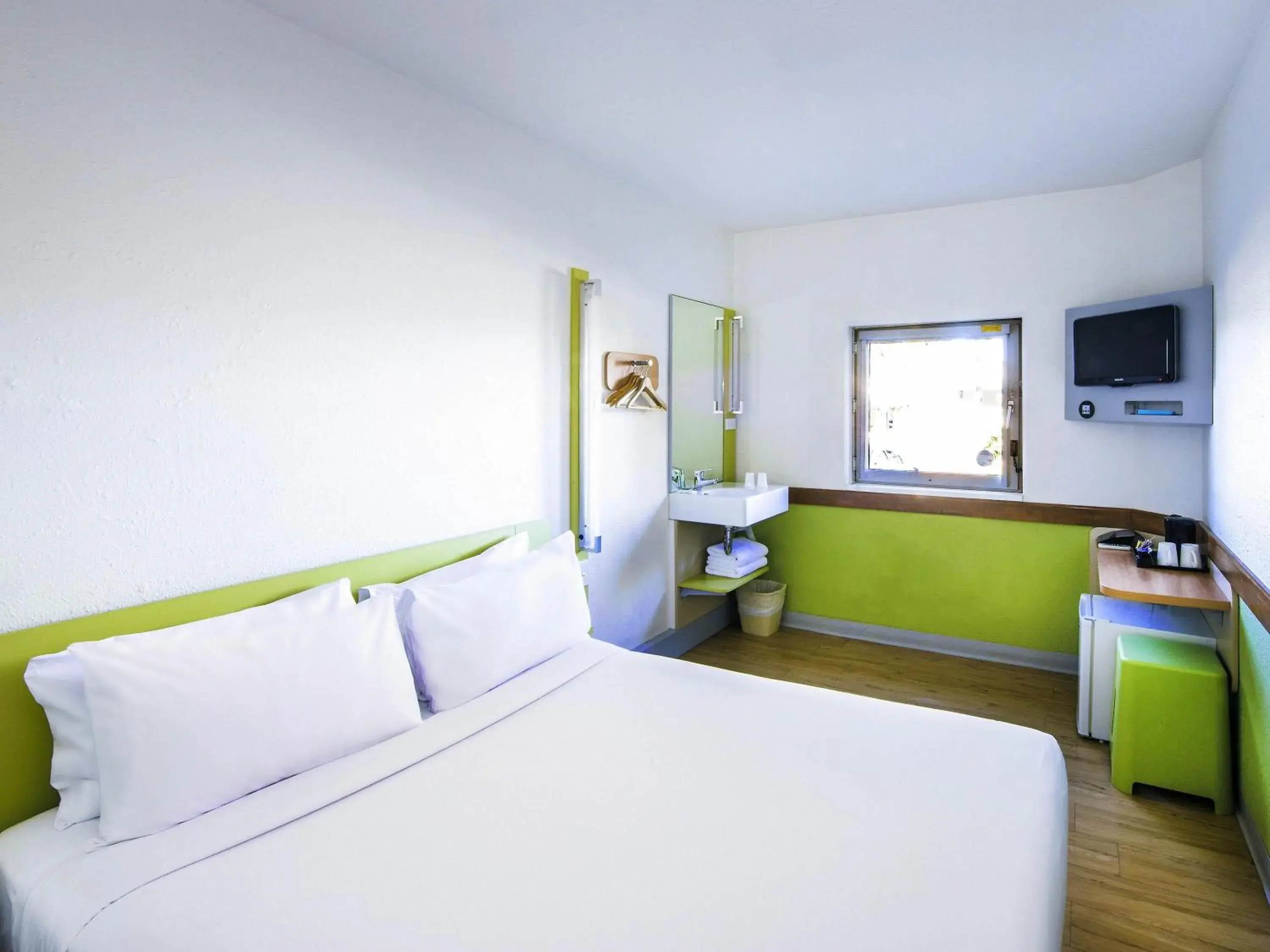 Standard Queen Room in ibis Budget - Campbelltown Standard Queen Room in ibis Budget - Campbelltown