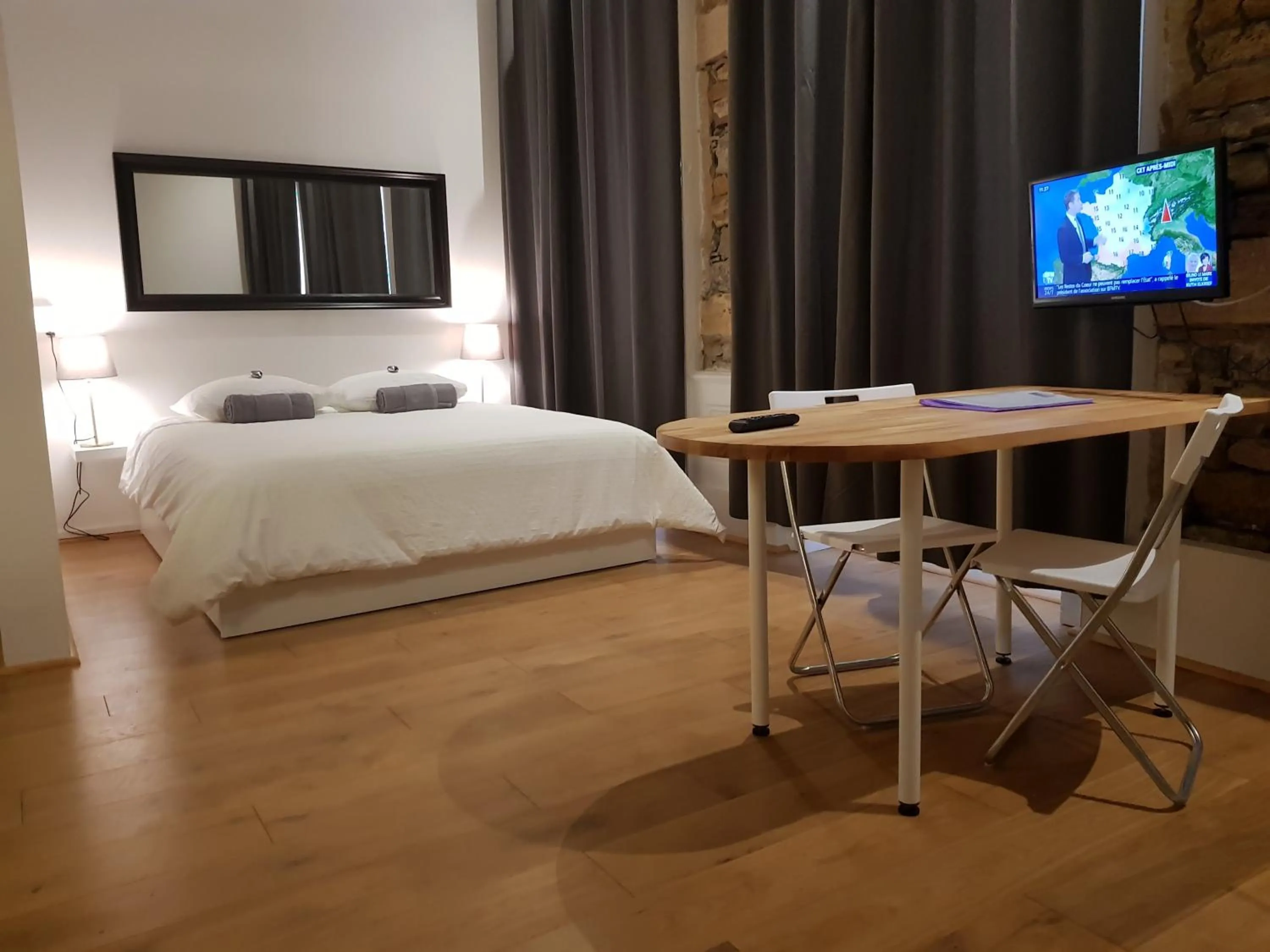 Dining area, Bed in LOGE DE L'OPERA