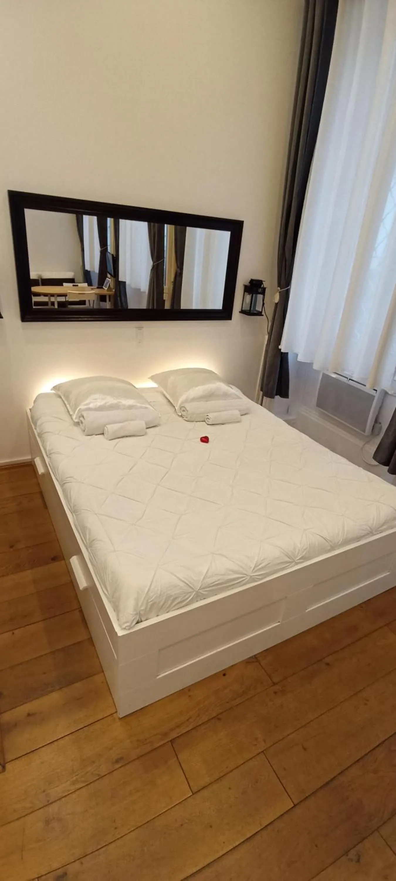 Bed in LOGE DE L'OPERA