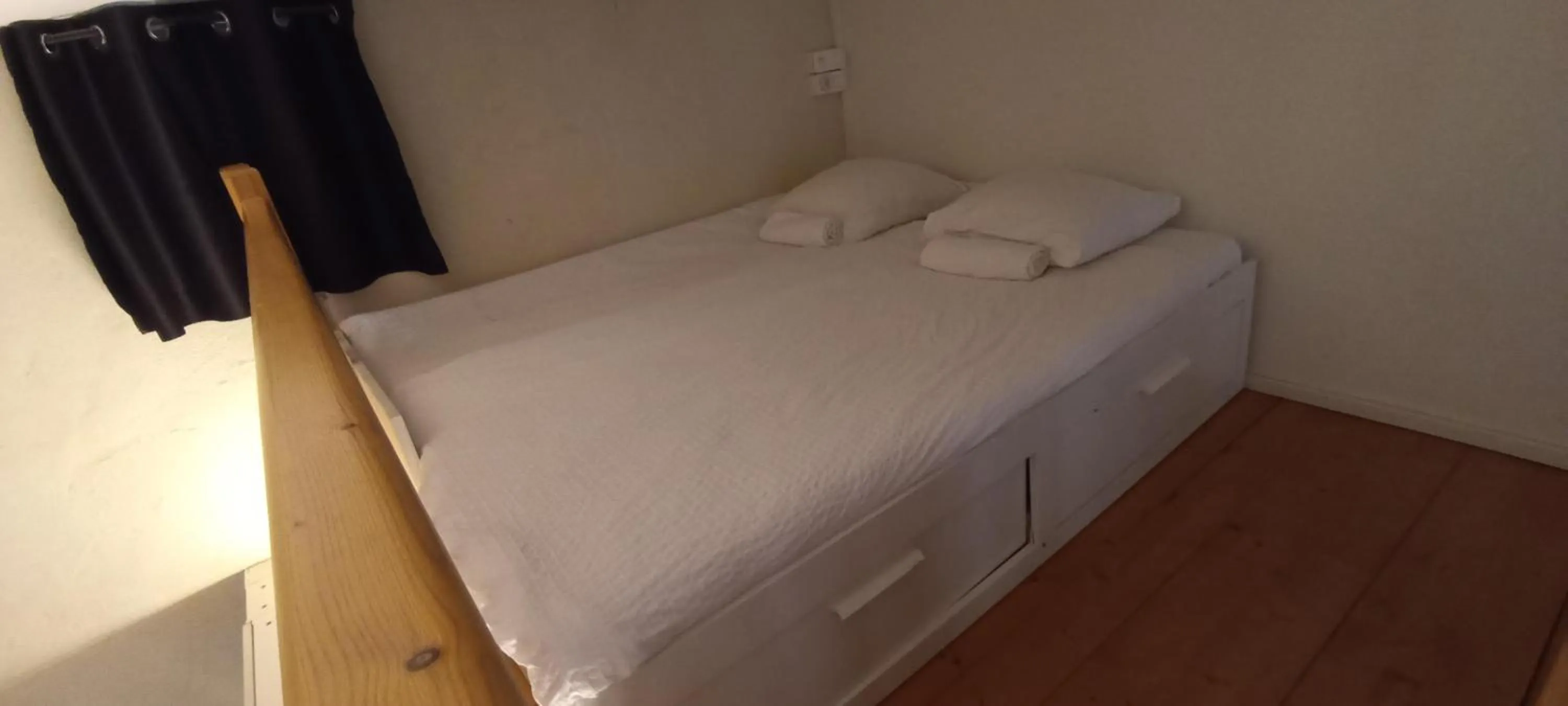 Bed in LOGE DE L'OPERA