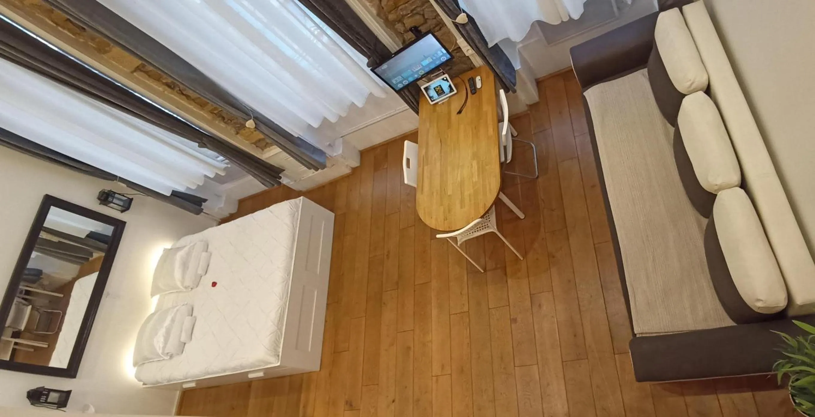 Photo of the whole room in LOGE DE L'OPERA