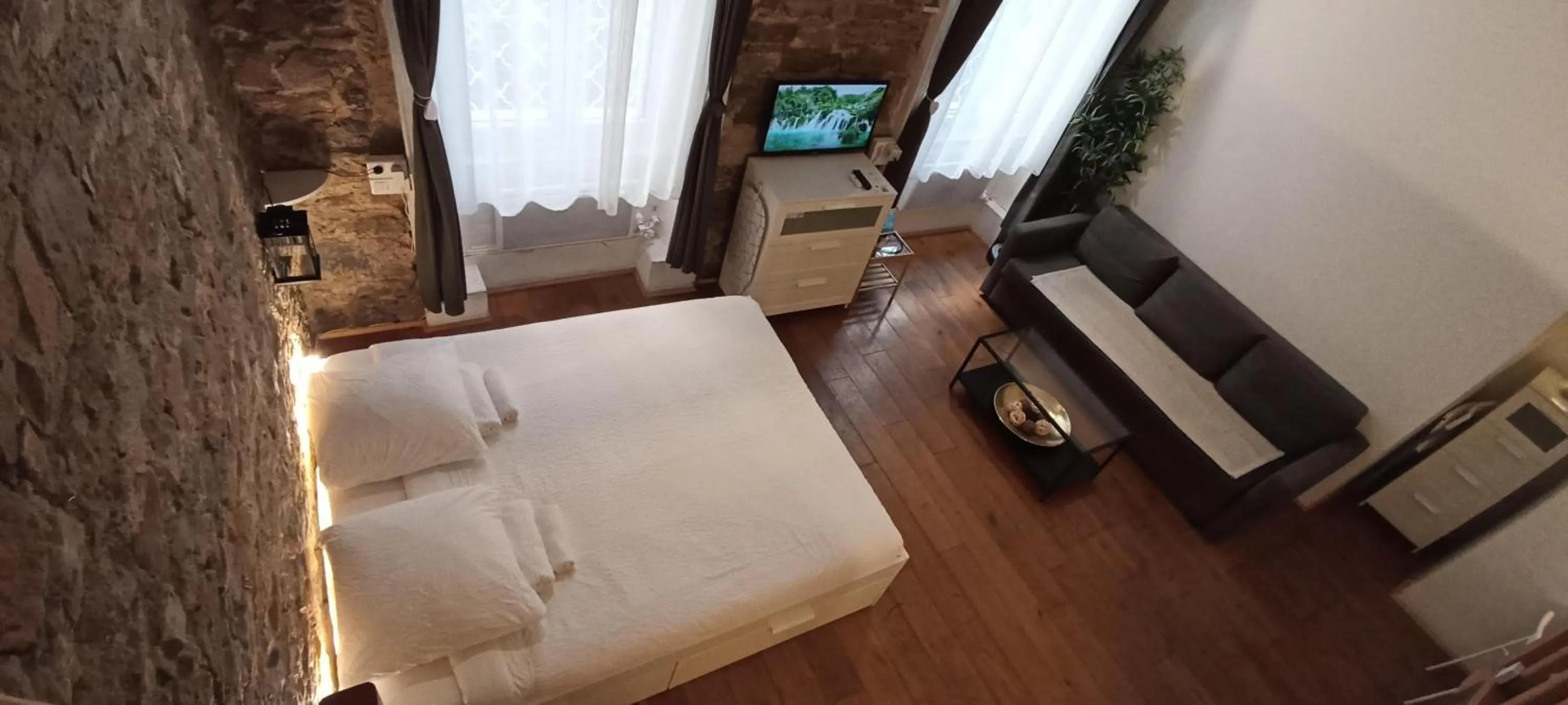 Bed in LOGE DE L'OPERA