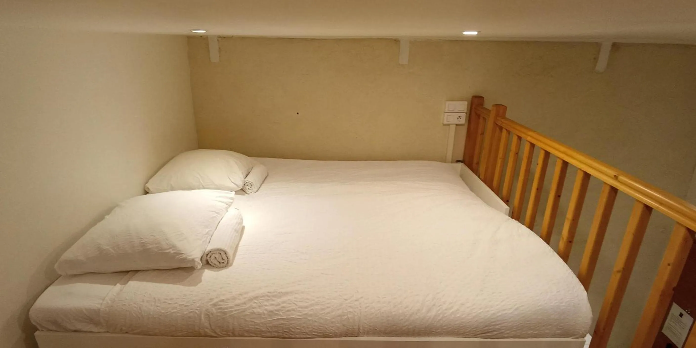 Bed in LOGE DE L'OPERA