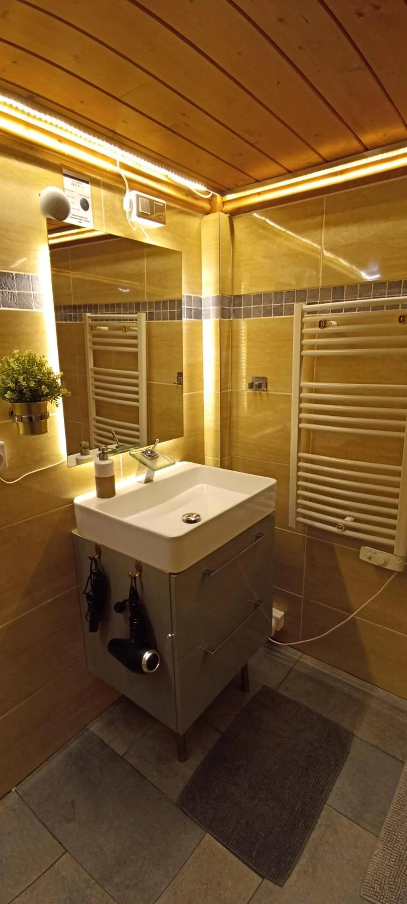 Bathroom in LOGE DE L'OPERA