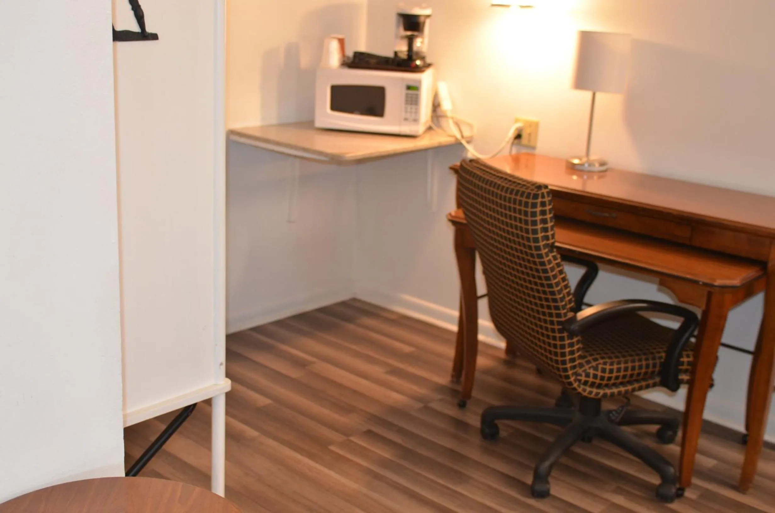 Coffee/tea facilities in The Oak Motel