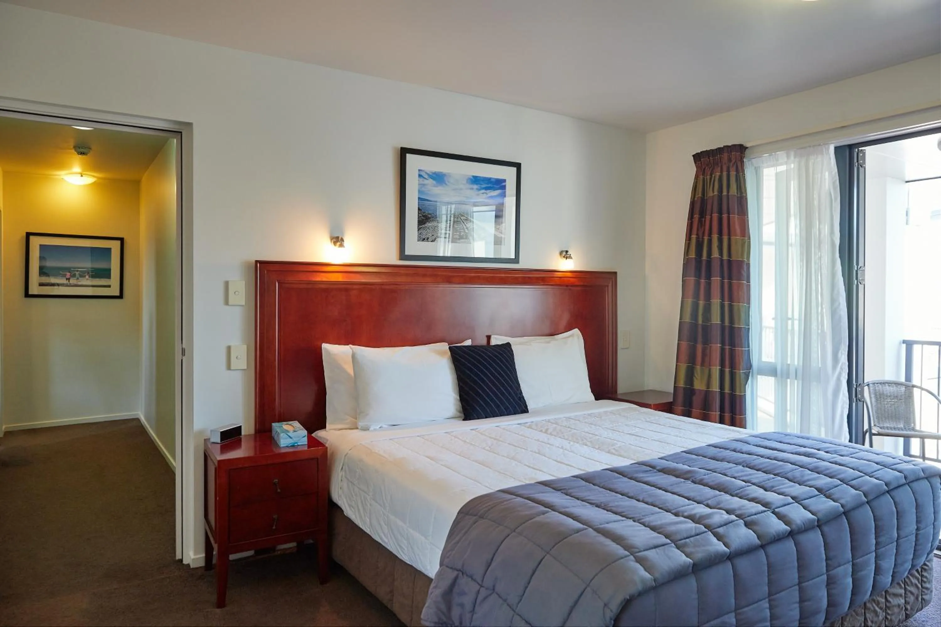 Photo of the whole room, Bed in Kaikoura Quality Suites