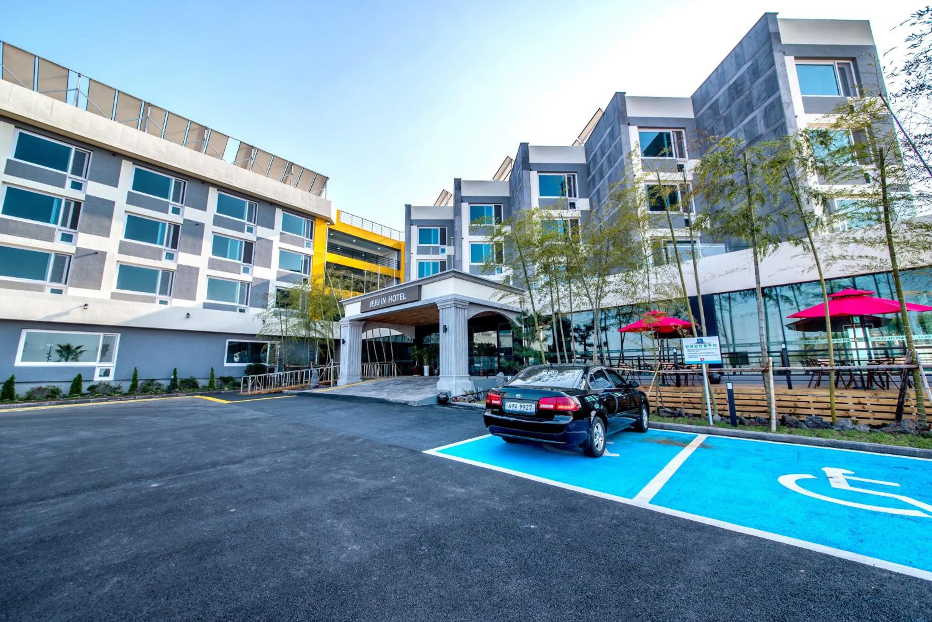 Property building in Jeju In Hotel