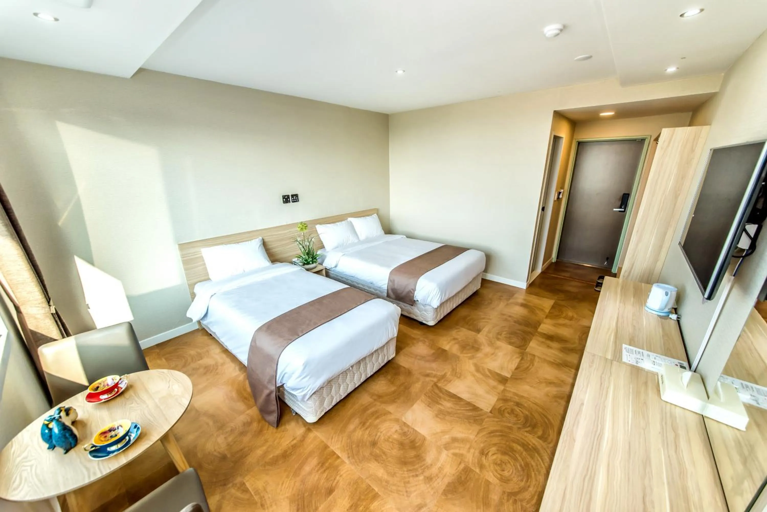 Communal lounge/ TV room, Bed in Jeju In Hotel