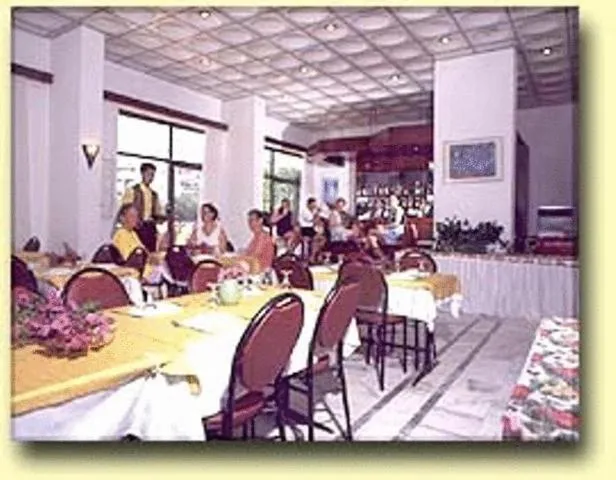 Restaurant/places to eat in Dias Hotel