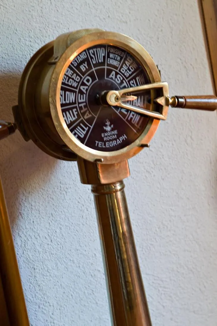 Decorative detail in Hôtel Restaurant Du Port