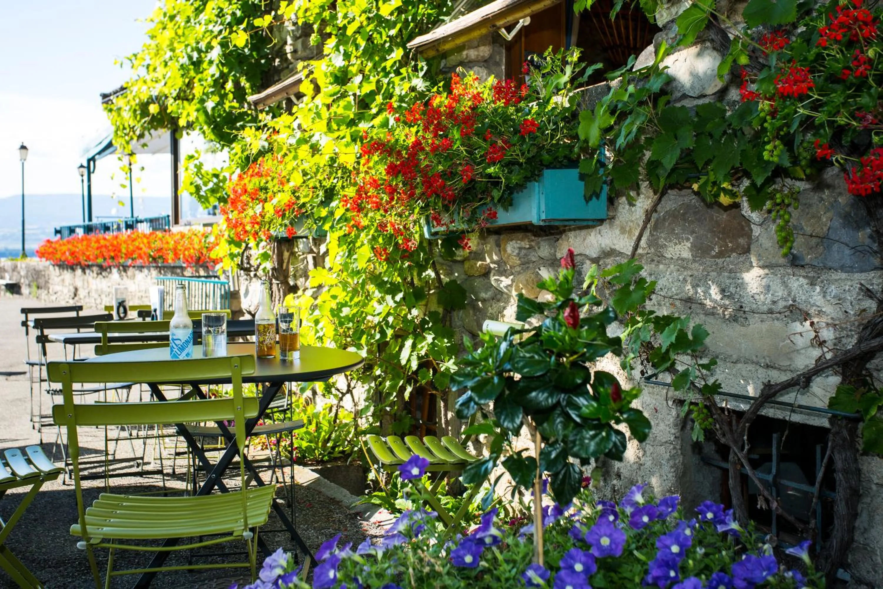 Patio in Hôtel Restaurant Du Port