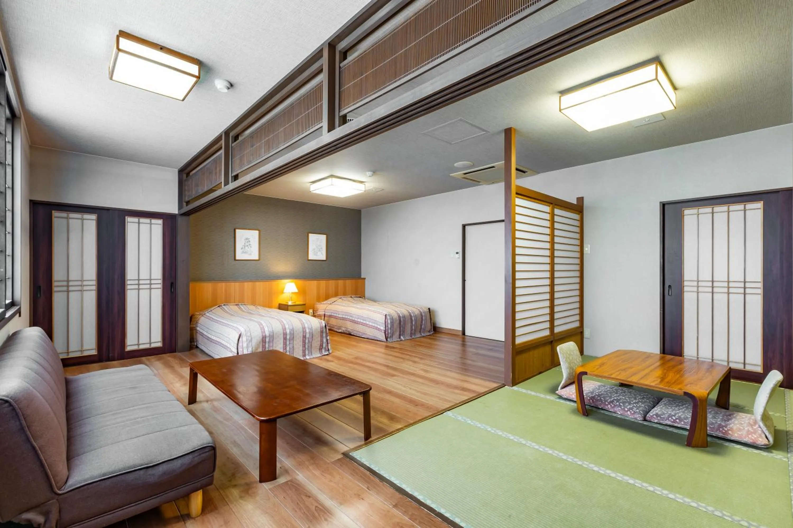 Photo of the whole room, Bed in Plaza Hotel Sanrokuso