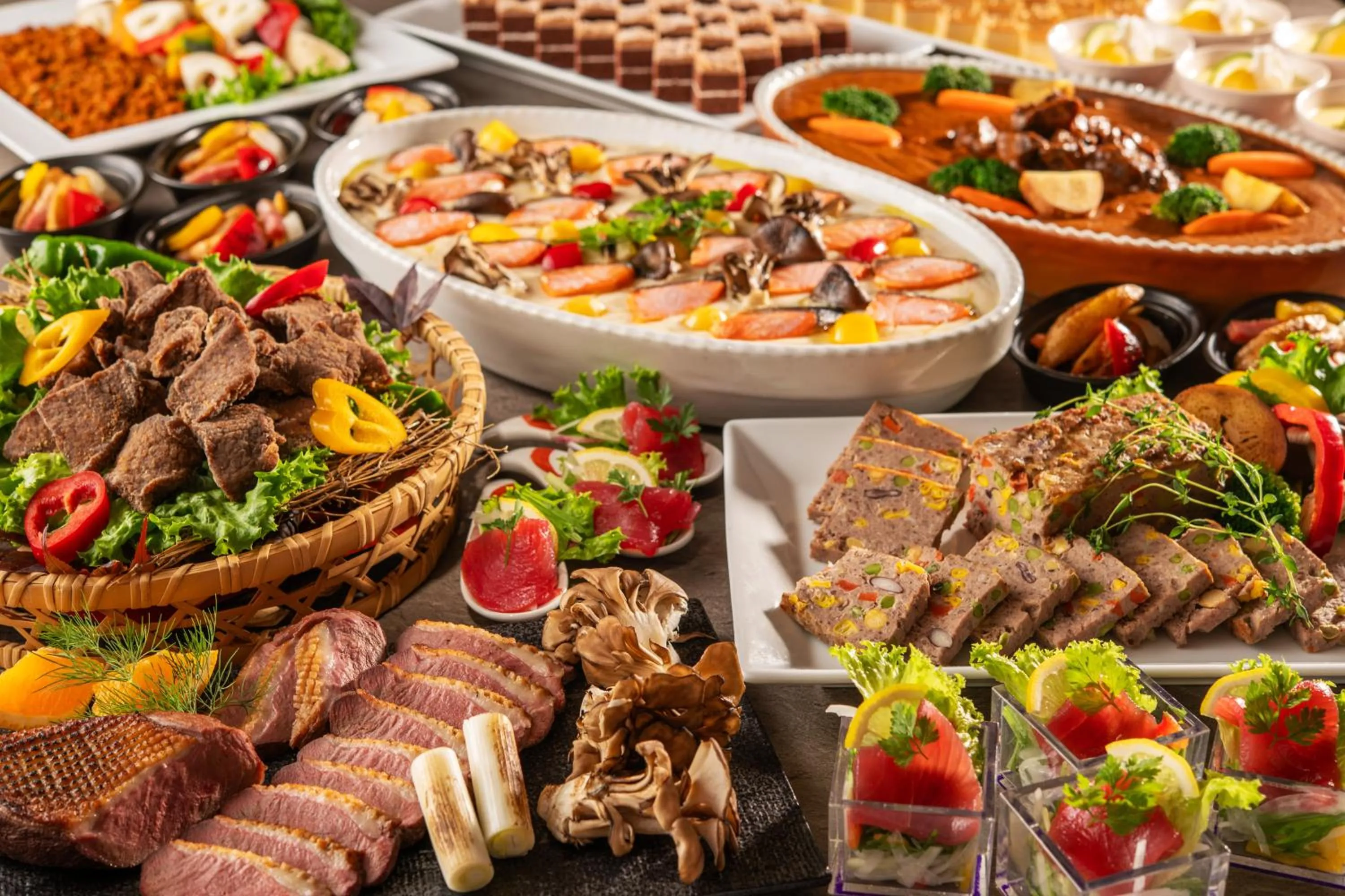 Restaurant/places to eat in Plaza Hotel Sanrokuso