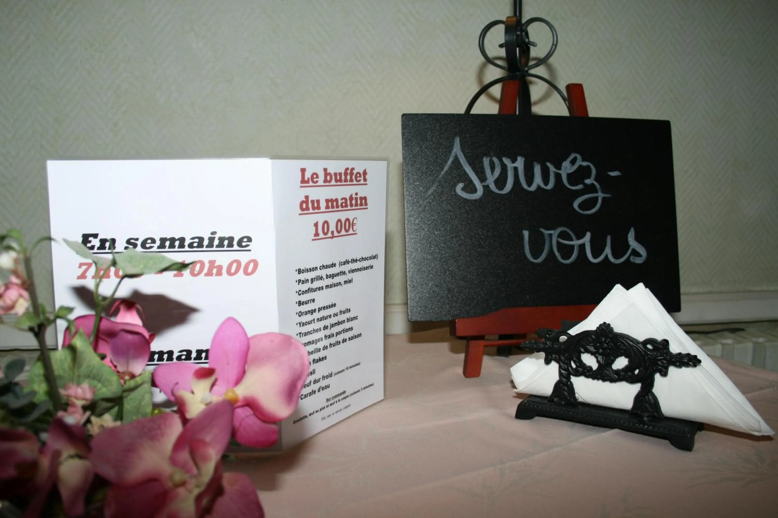 Food and drinks in Logis Hostellerie Bressane