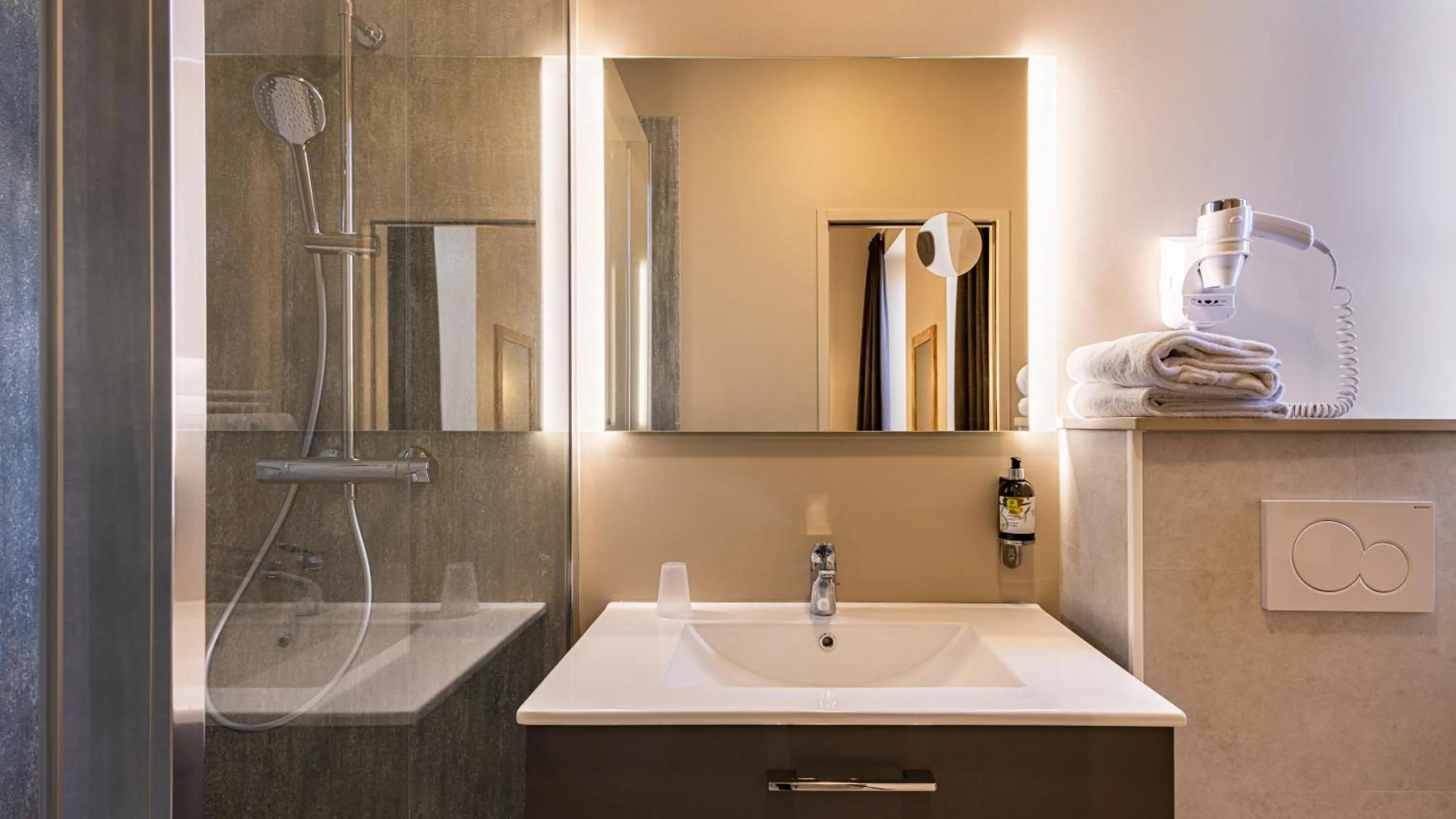 Logis Hostellerie Bressane