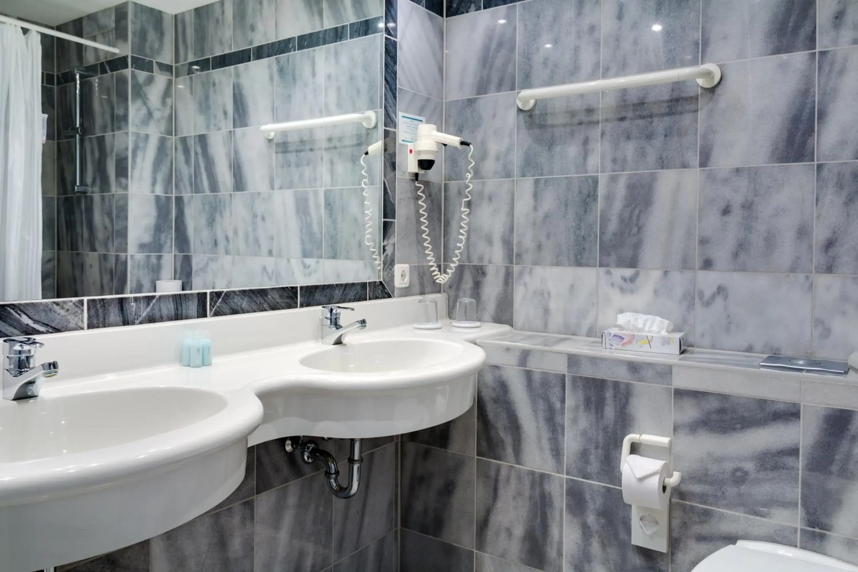 Double Room with Bathtub in Seehotel Luisenhof Double Room with Bathtub in Seehotel Luisenhof