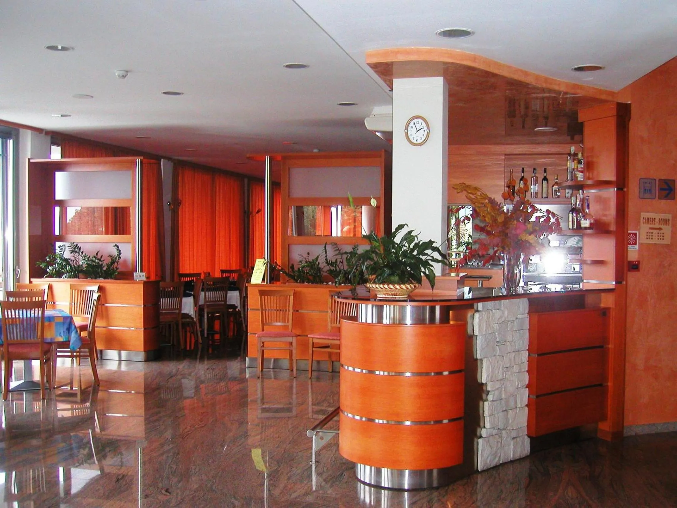 Restaurant/places to eat in Surf Hotel Pier - Montagnoli Group