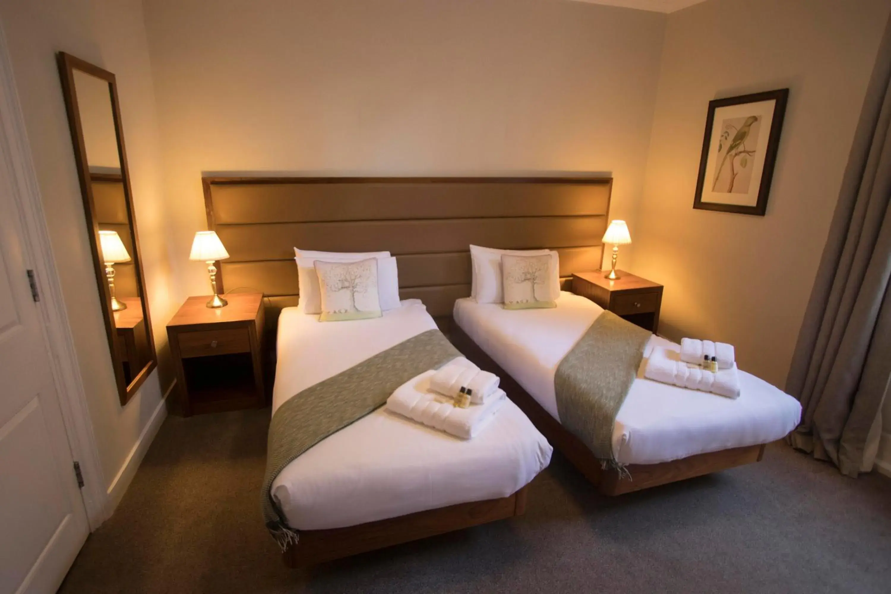 Twin Room with Bathroom in Cathedral Gate Twin Room with Bathroom in Cathedral Gate