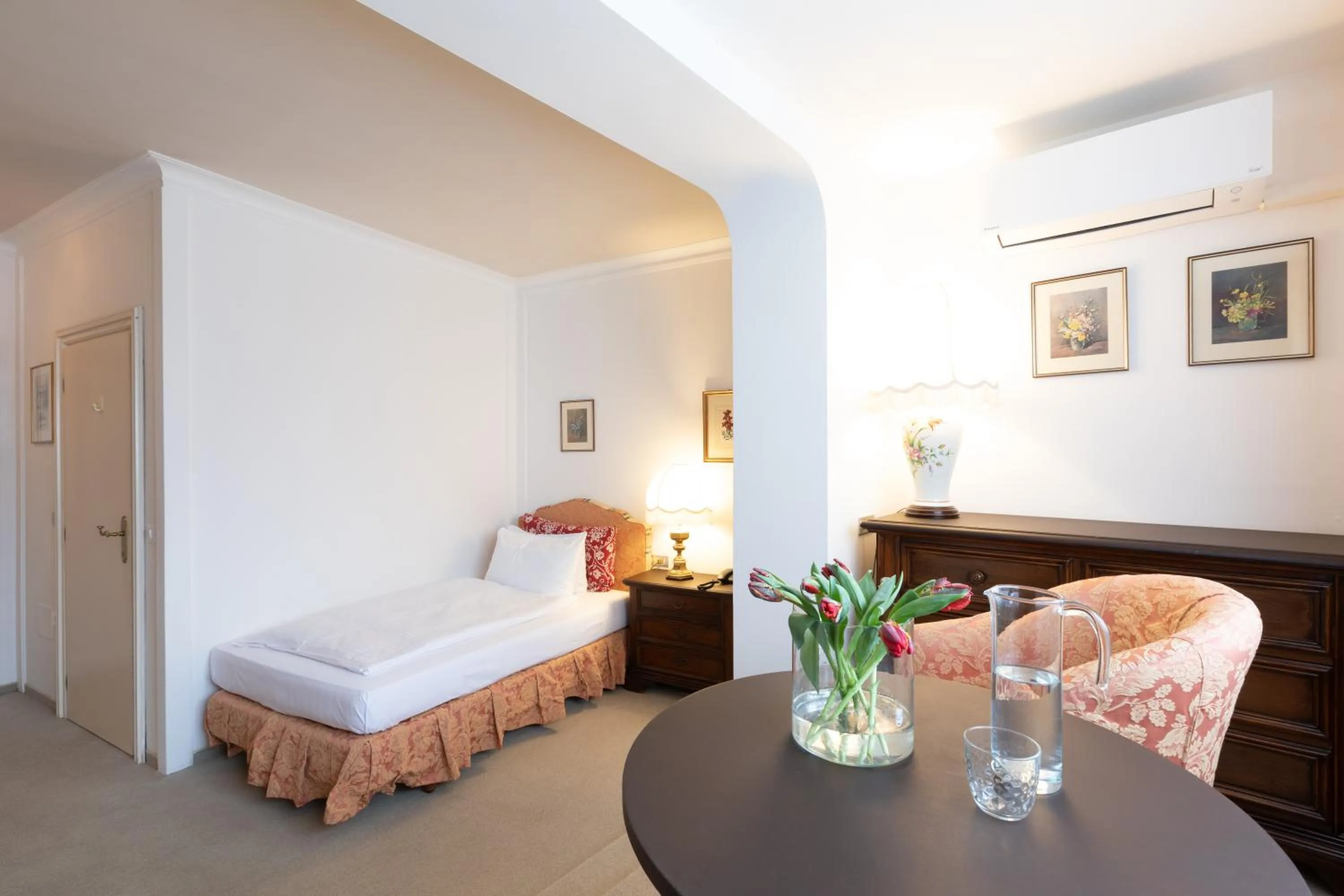 Bed in Hotel Castel Rundegg (Adults Only)